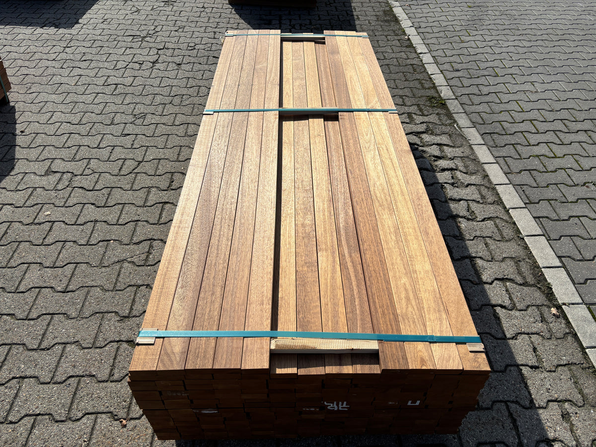Guyana Teak Planken Geschaafd 25x70mm - Lengte 245cm, 204 stuks