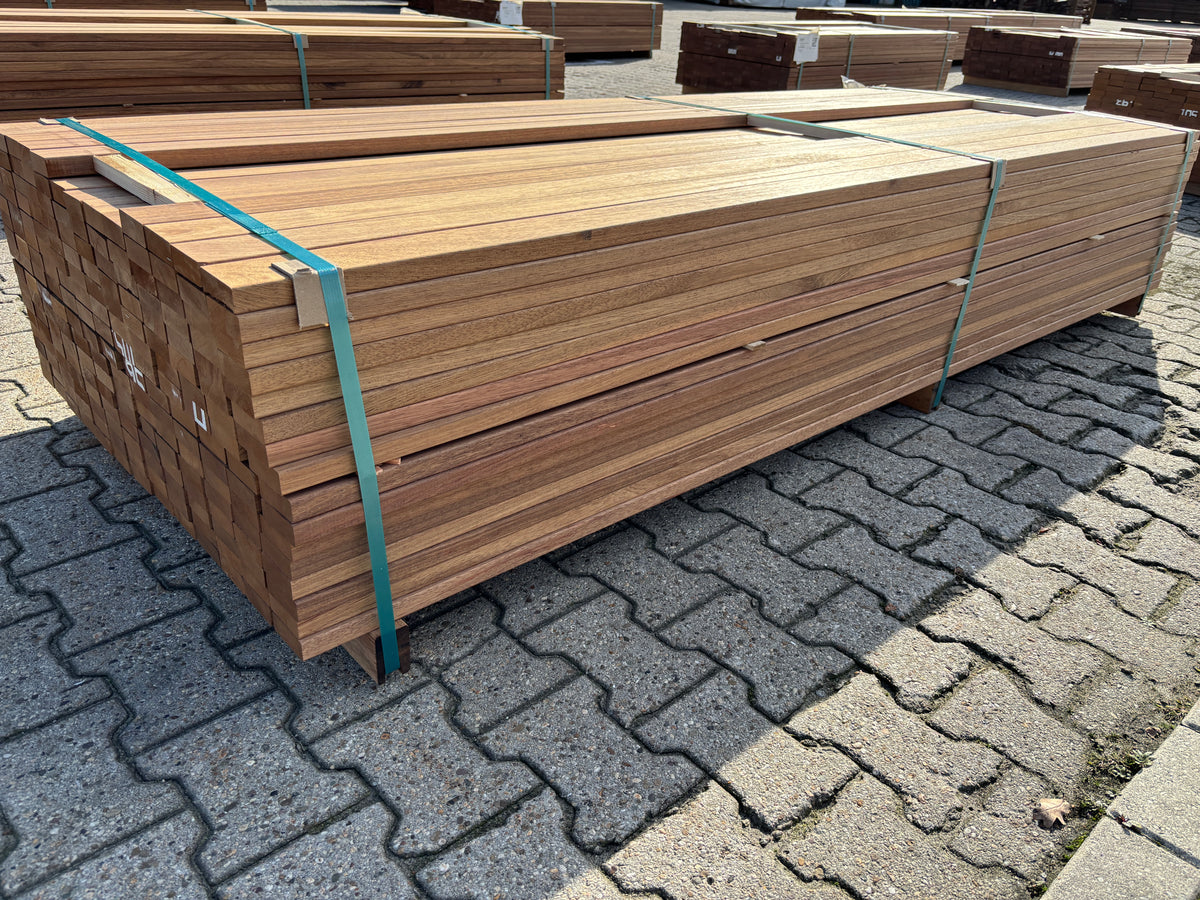 Guyana Teak Planken Geschaafd 25x70mm - Lengte 245cm, 204 stuks