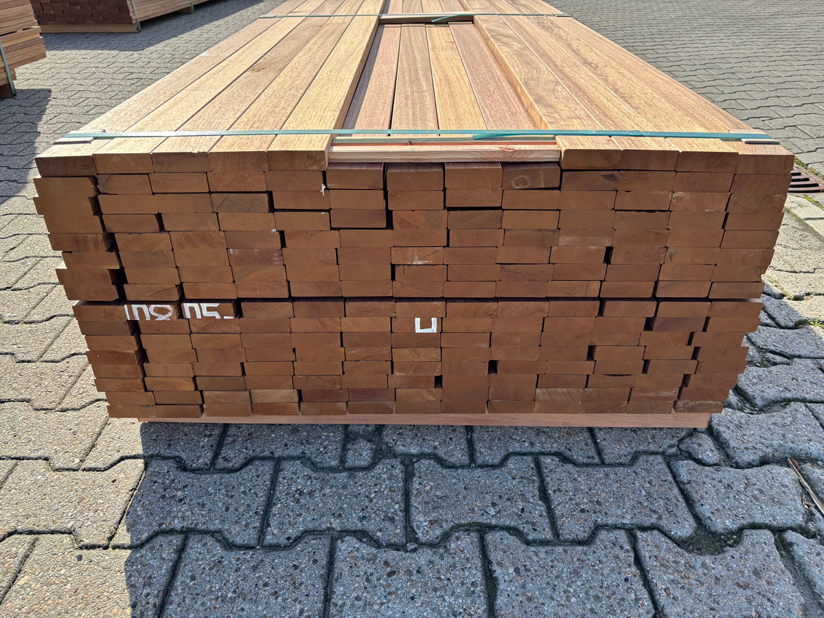 Guyana Teak Planken Geschaafd 25x70mm - Lengte 275cm, 204 stuks
