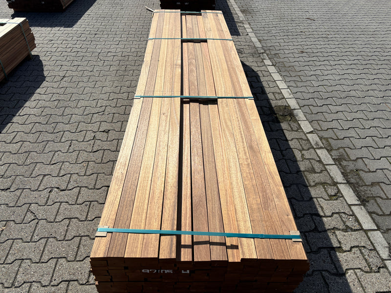 Guyana Teak Planken Geschaafd 25x70mm - Lengte 365cm, 204 stuks