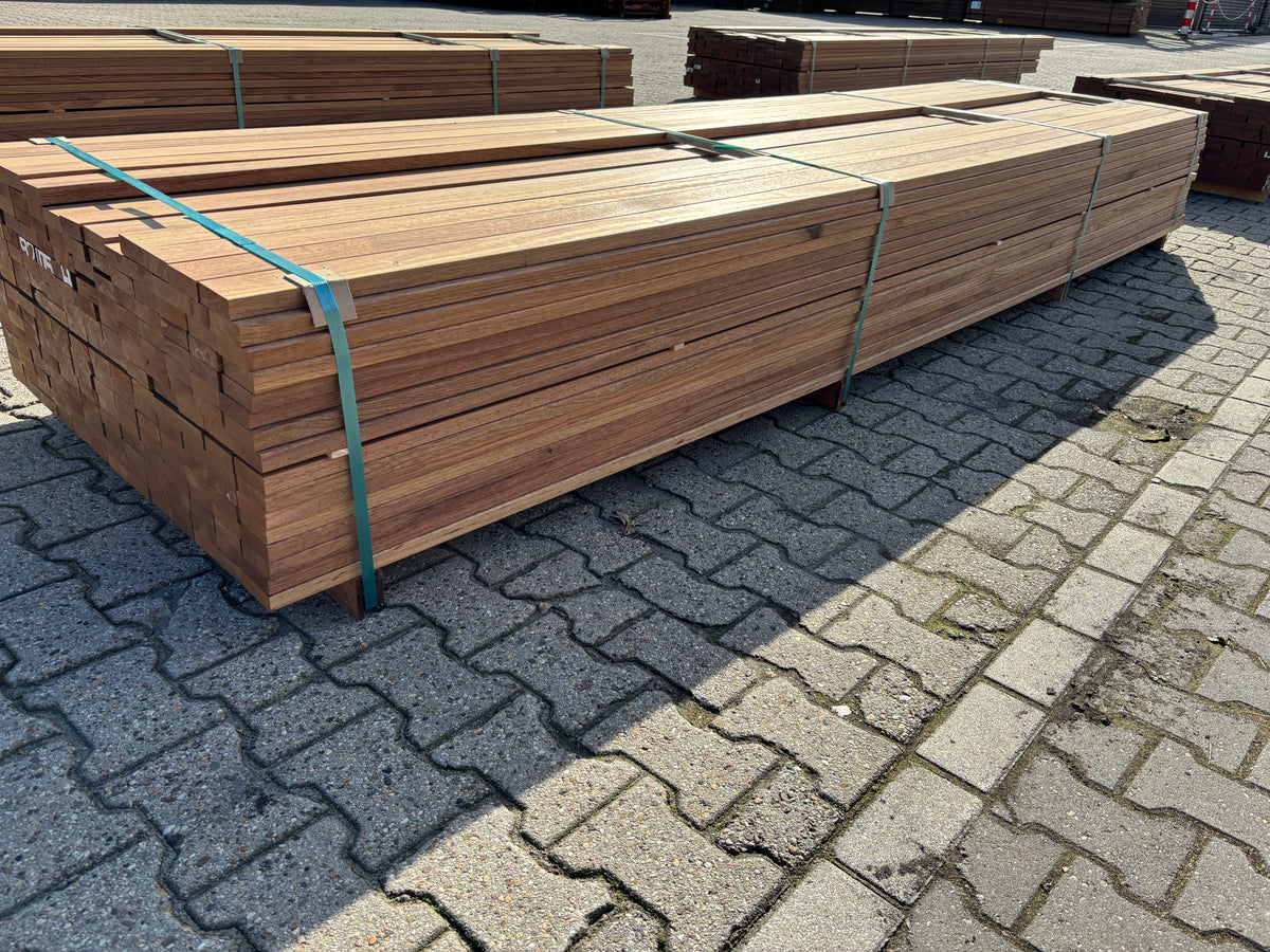 Guyana Teak Planken Geschaafd 25x70mm - Lengte 365cm, 204 stuks