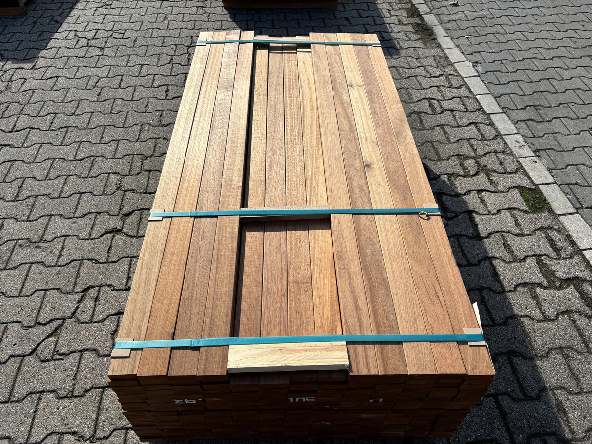 Guyana Teak Planken Geschaafd 25x70mm - Lengte 185cm, 204 stuks