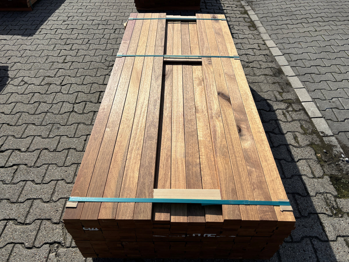 Guyana Teak Planken Geschaafd 25x70mm - Lengte 215cm, 204 stuks