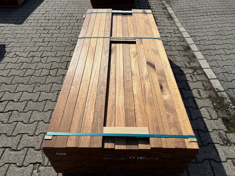 Guyana Teak Planken Geschaafd 25x70mm - Lengte 215cm, 204 stuks