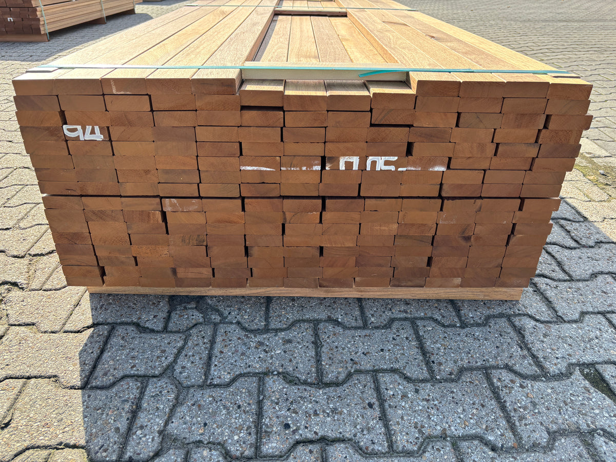 Guyana Teak Planken Geschaafd 25x70mm - Lengte 215cm, 204 stuks