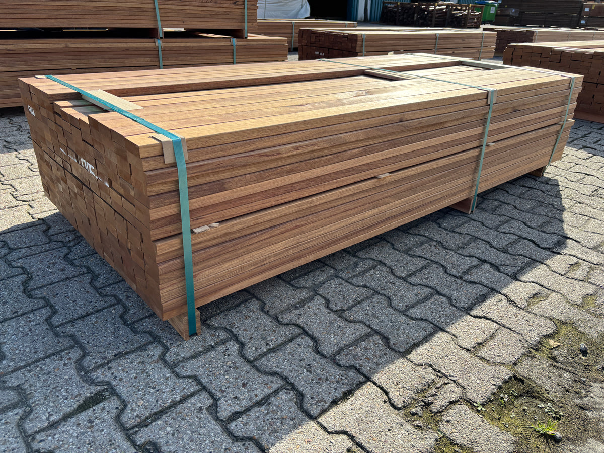 Guyana Teak Planken Geschaafd 25x70mm - Lengte 215cm, 204 stuks