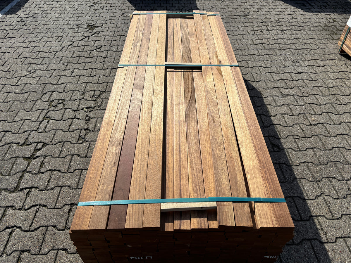 Guyana Teak Planken Geschaafd 25x70mm - Lengte 245cm, 204 stuks