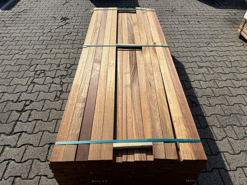 Guyana Teak Planken Geschaafd 25x70mm - Lengte 245cm, 204 stuks