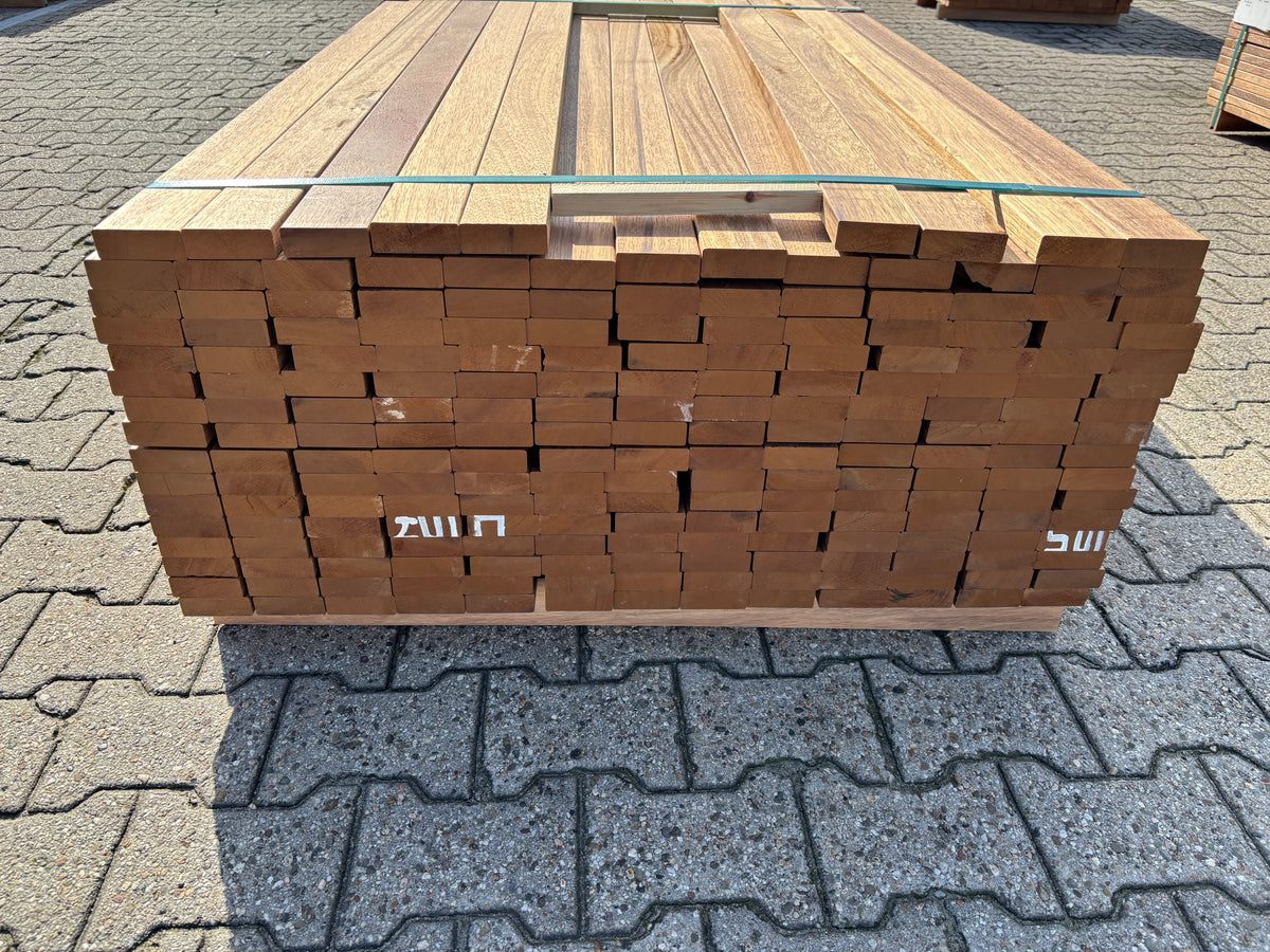 Guyana Teak Planken Geschaafd 25x70mm - Lengte 245cm, 204 stuks