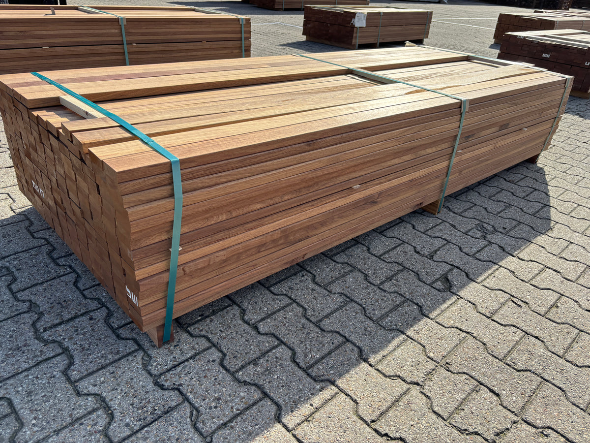 Guyana Teak Planken Geschaafd 25x70mm - Lengte 245cm, 204 stuks