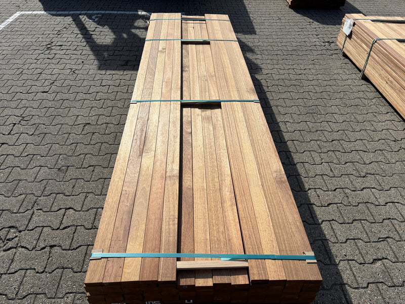 Guyana Teak Planken Geschaafd 25x70mm - Lengte 335cm, 204 stuks