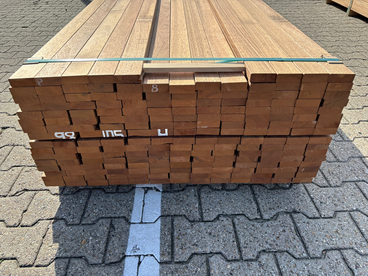 Guyana Teak Planken Geschaafd 25x70mm - Lengte 335cm, 204 stuks