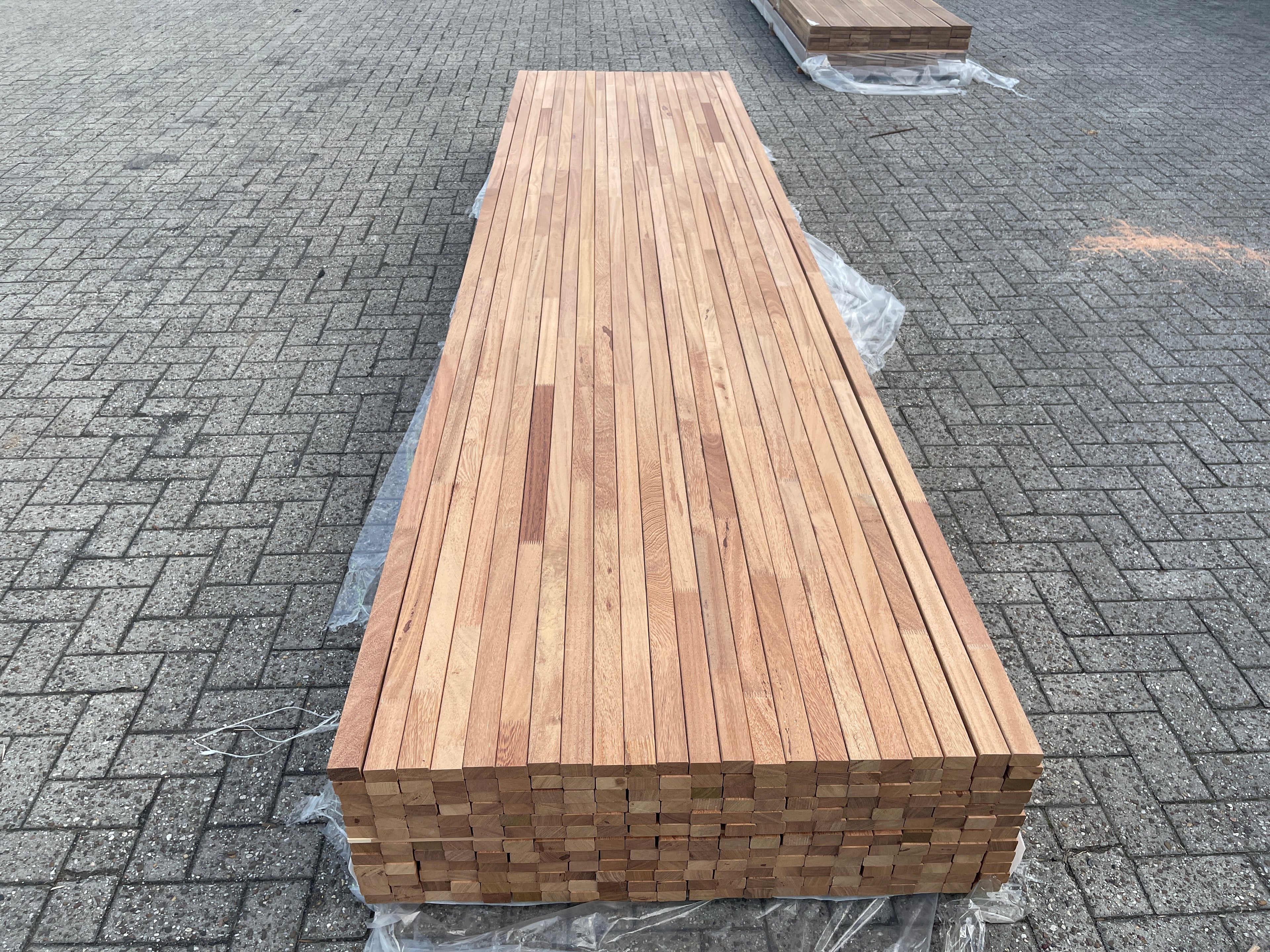Angelim Pedra Latten Geschaafd Gevingerlast 27x45mm