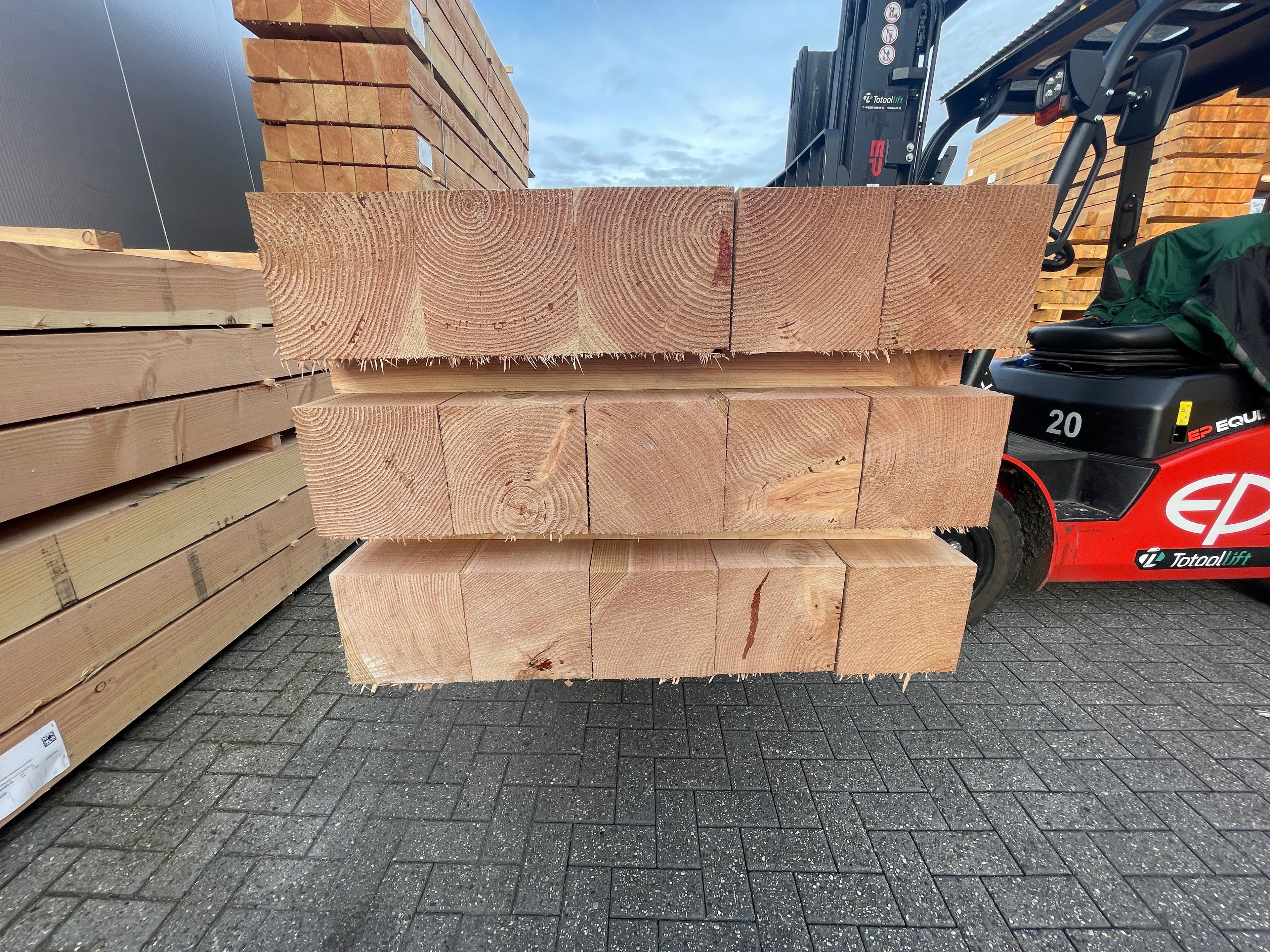 Douglas Balken Fijnbezaagd 200x200mm