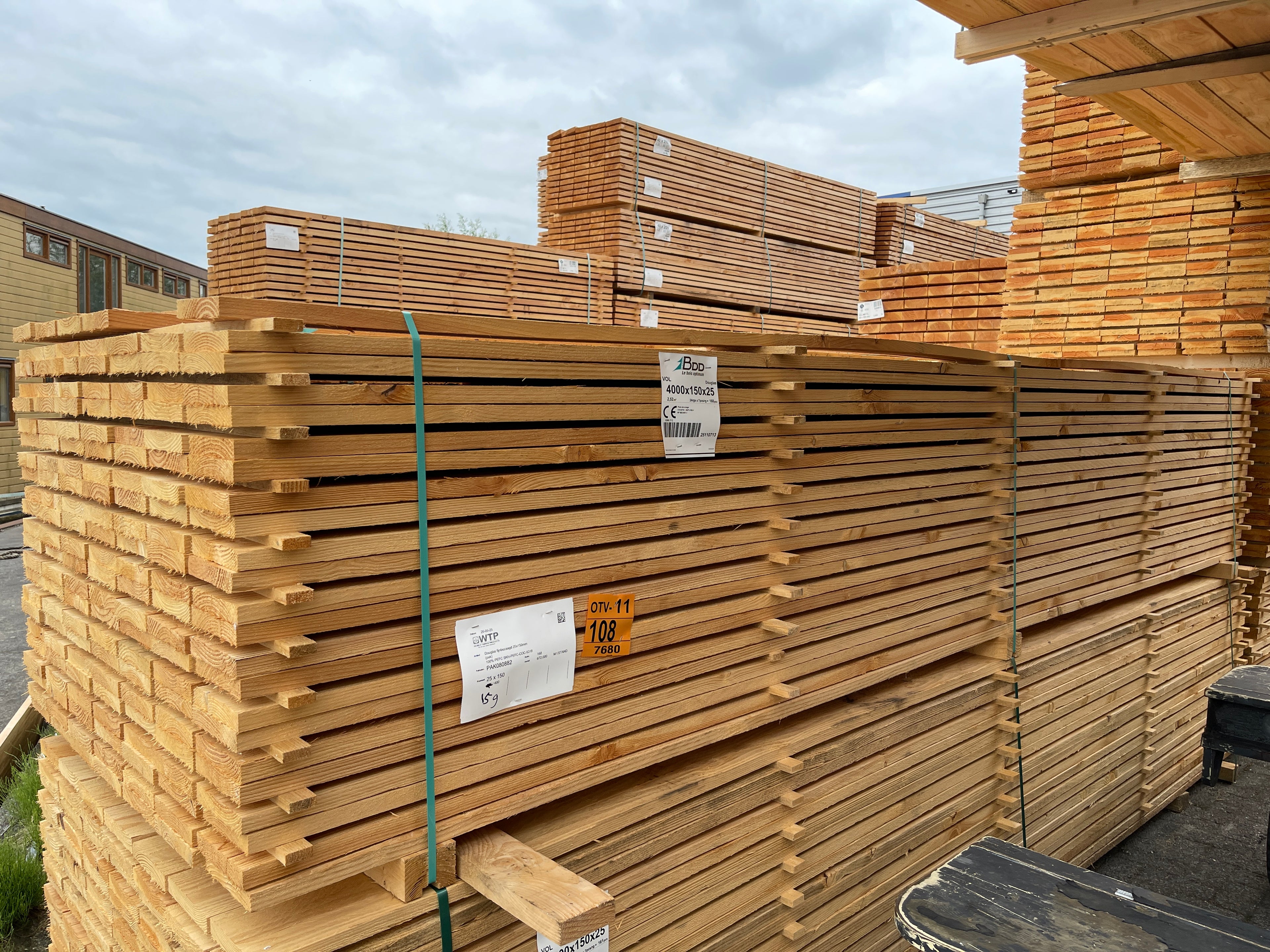 Douglas Planken Fijnbezaagd 25x150mm