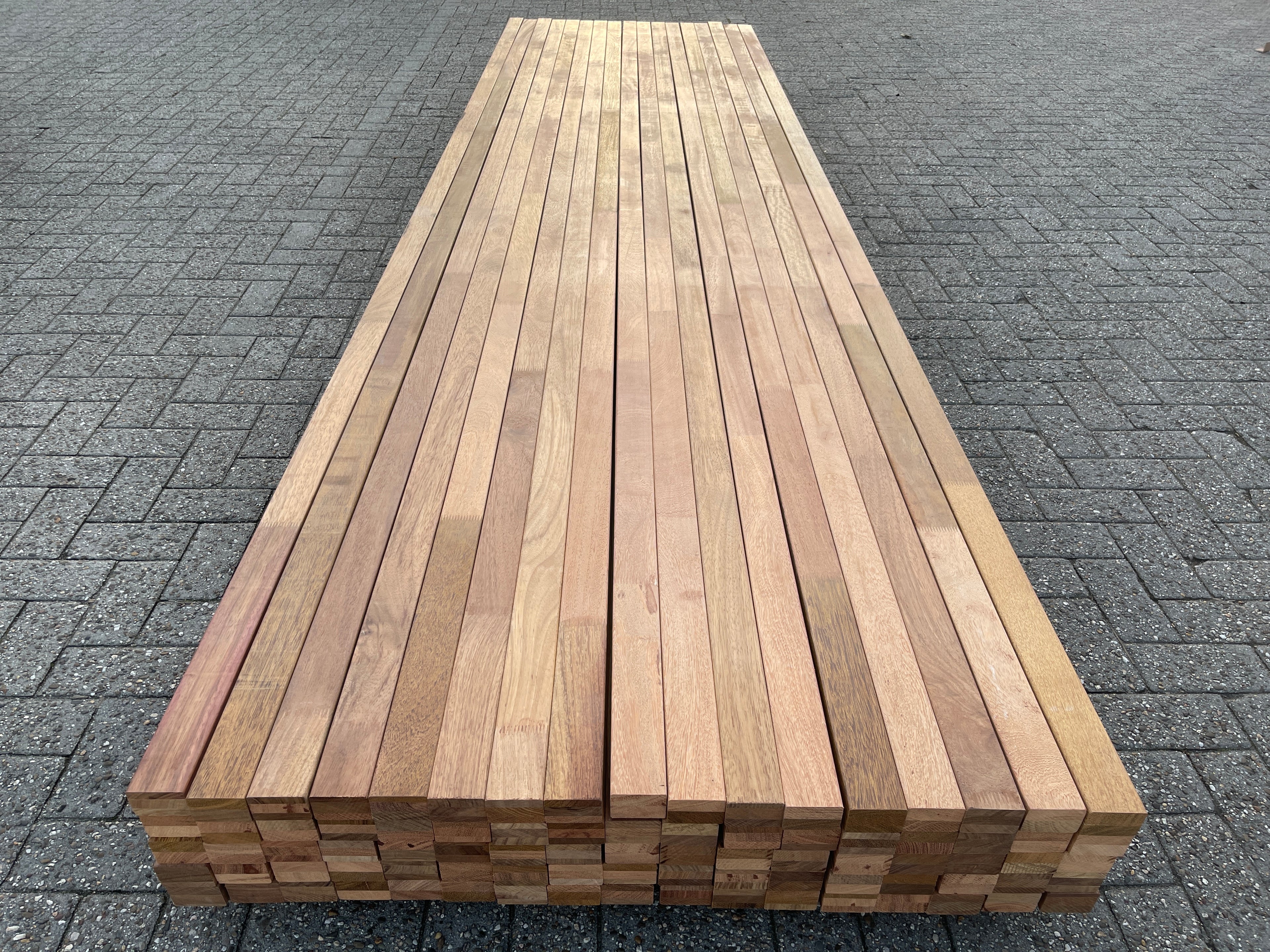Guyana Teak Regels Geschaafd Gevingerlast Gelamineerd 40x60mm