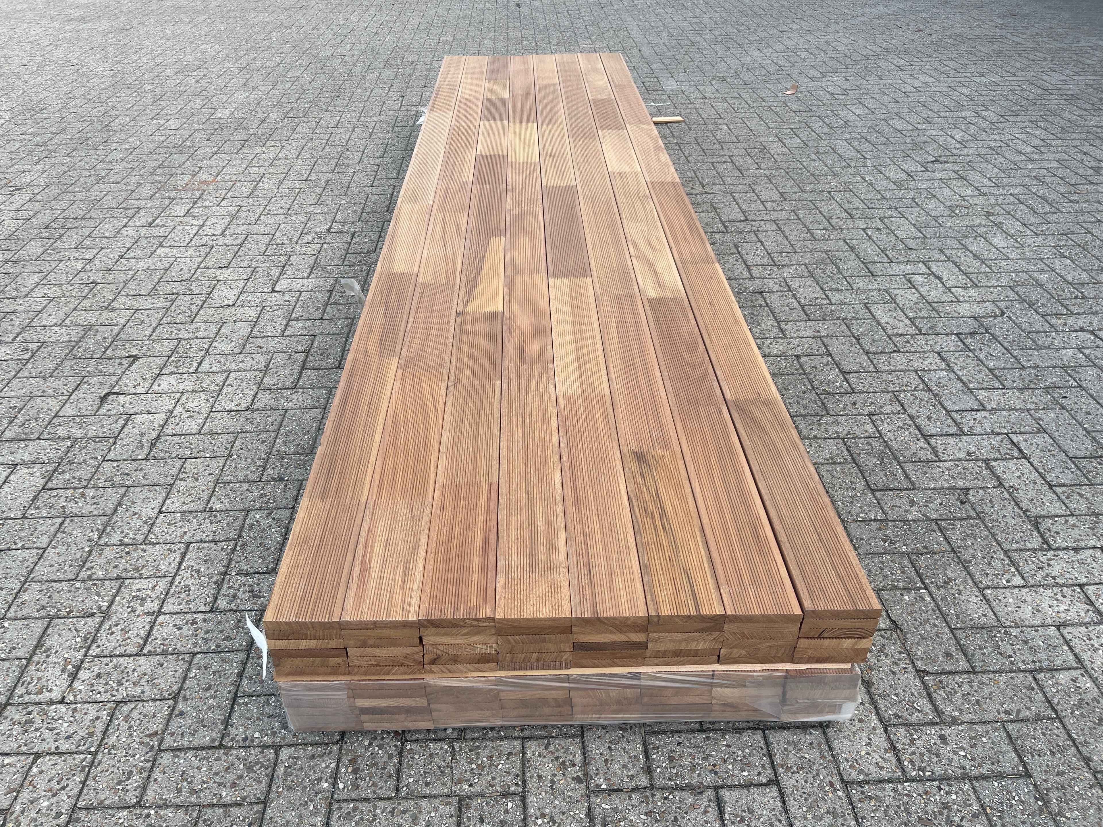 Guyana Teak Vlonderplanken Gevingerlast 21x120mm