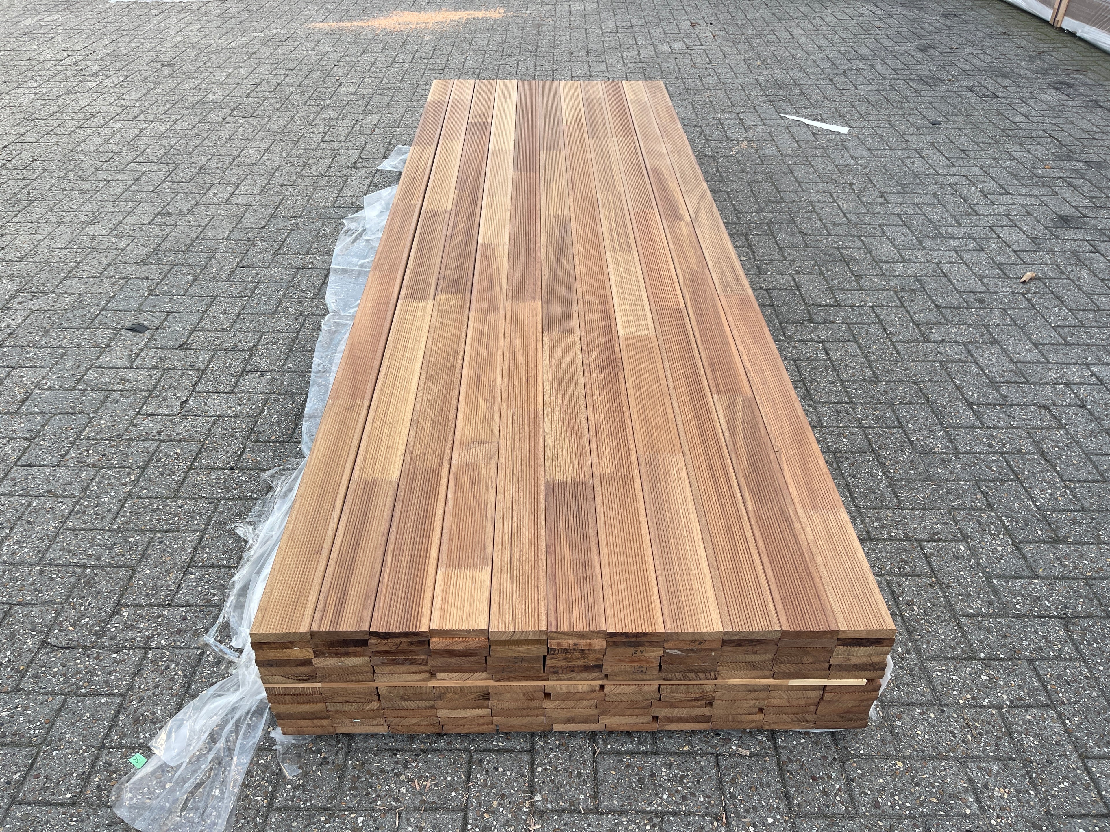 Guyana Teak Vlonderplanken Gevingerlast 21x90mm