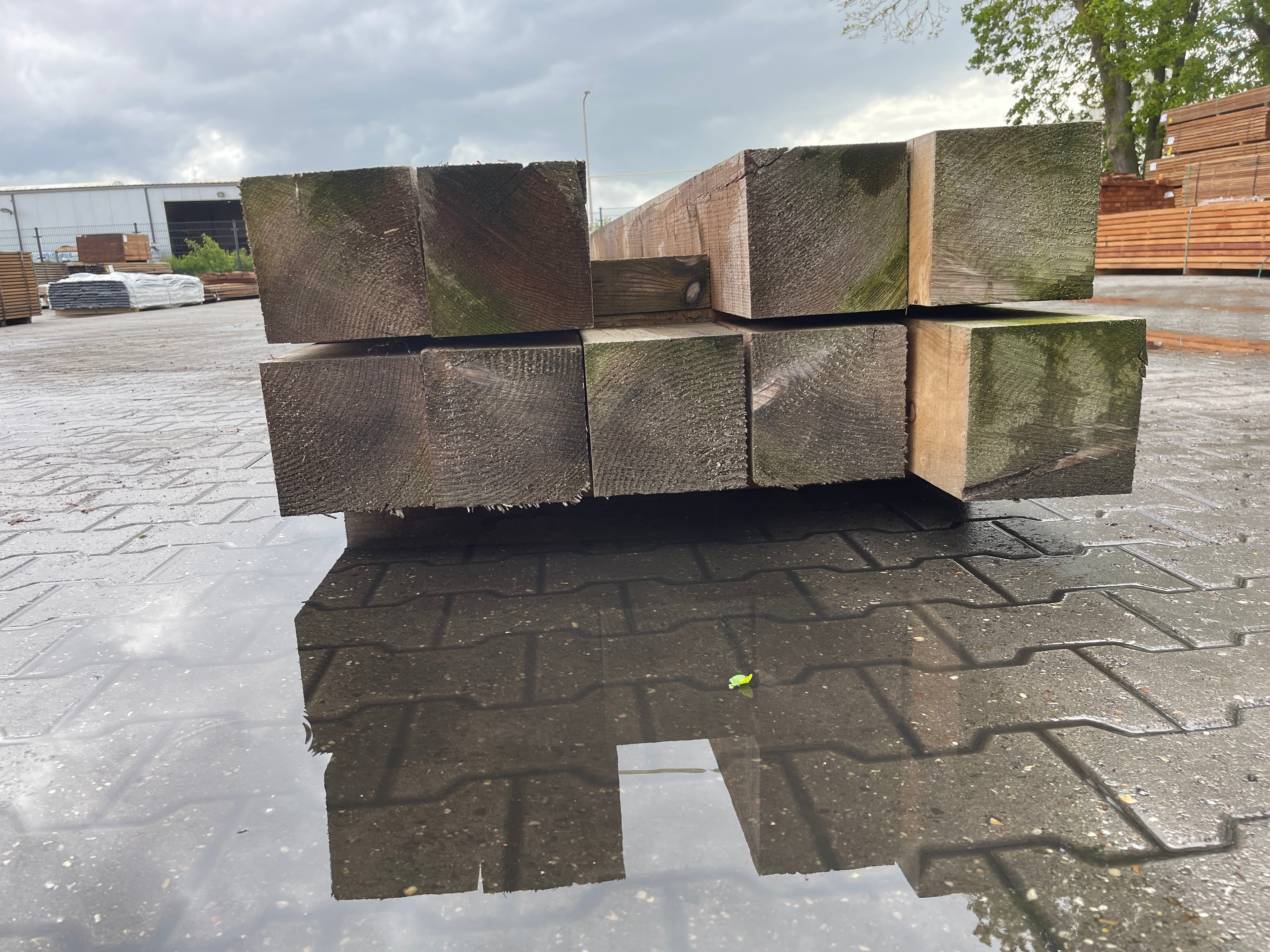 Douglas Balken Fijnbezaagd 200x200mm - Lengte 400cm, 9 stuks