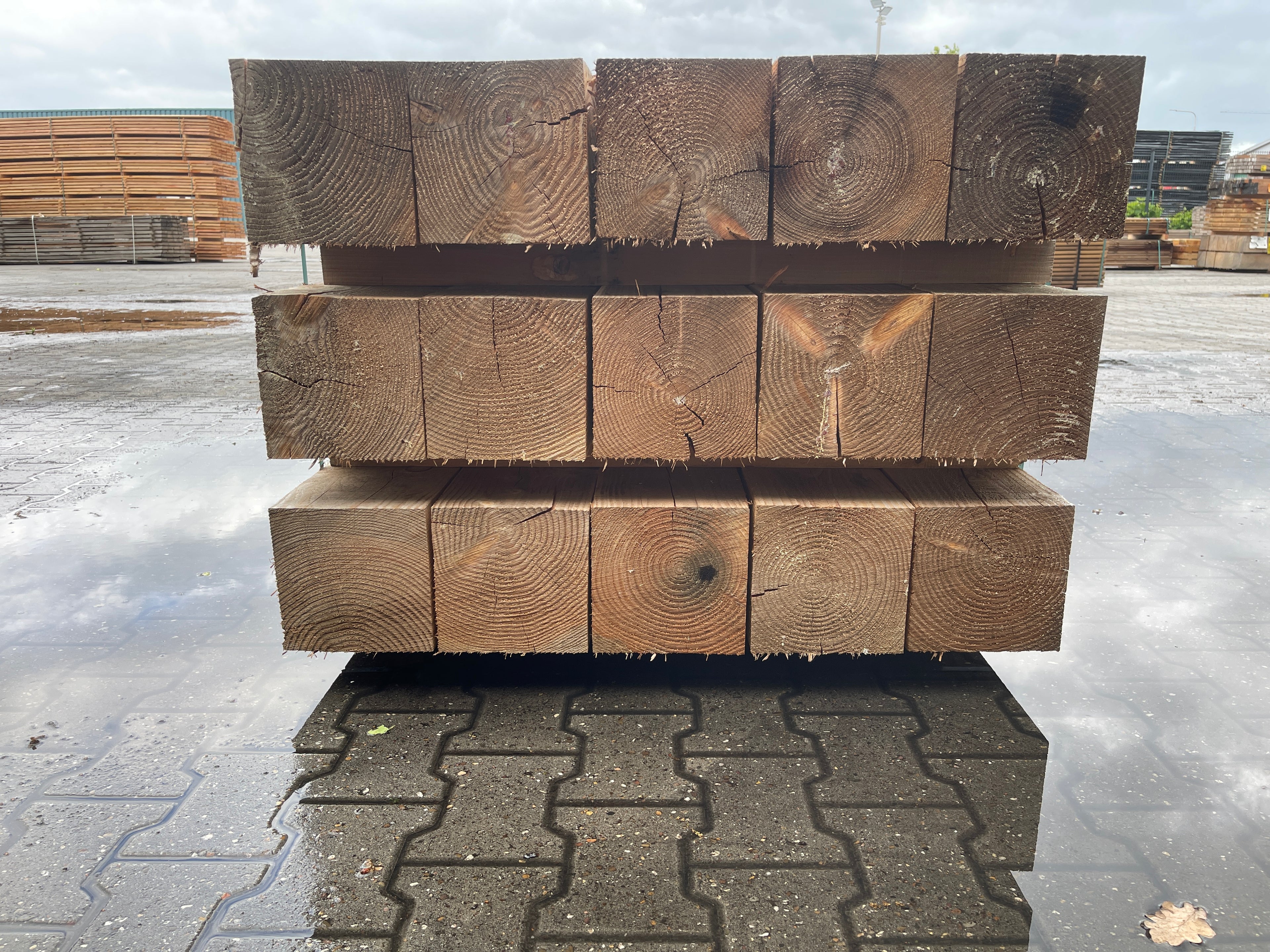 Douglas Balken Fijnbezaagd 200x200mm - Lengte 300cm, 15 stuks