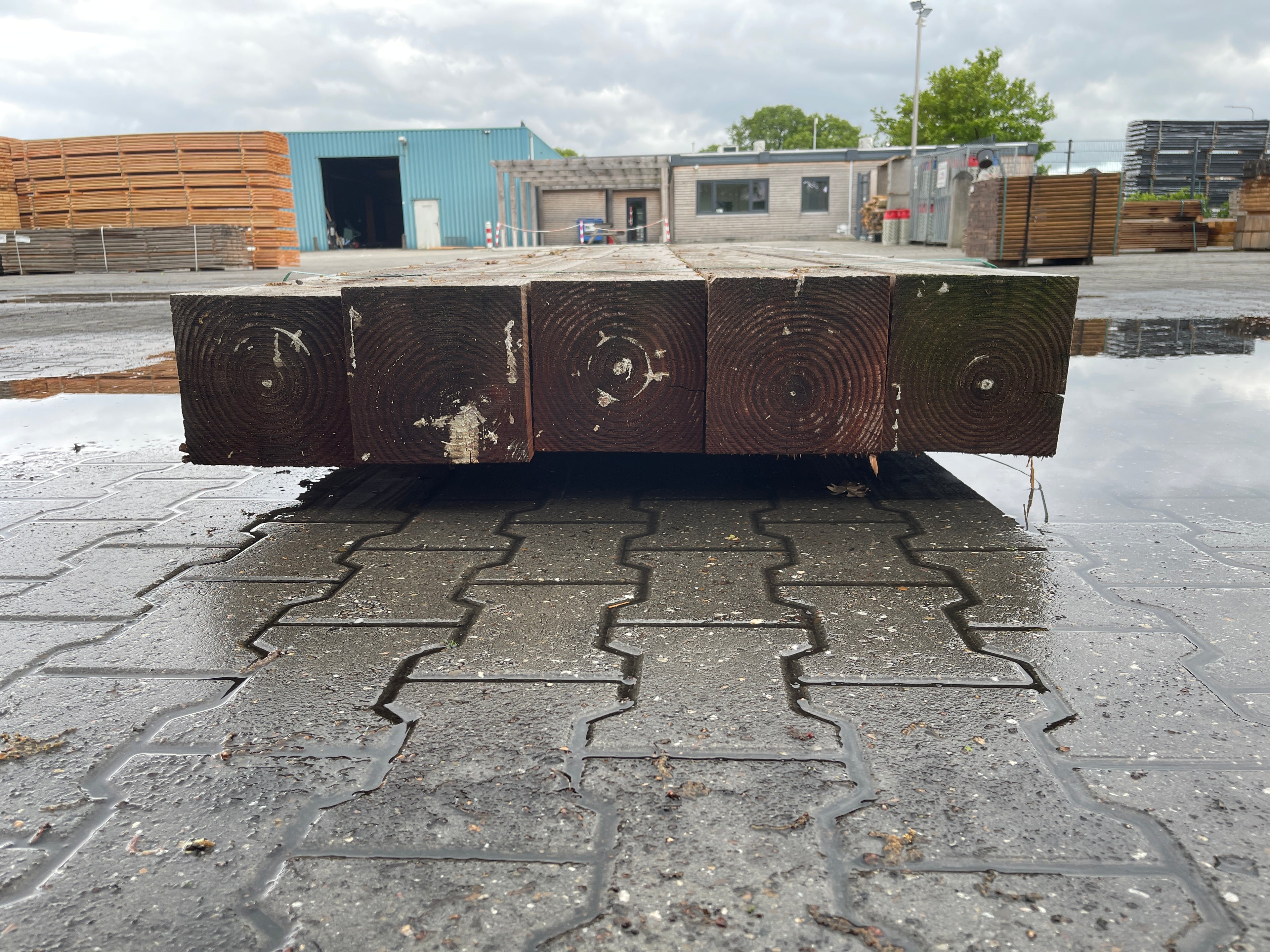 Douglas Balken Fijnbezaagd 200x200mm - Lengte 400cm, 5 stuks
