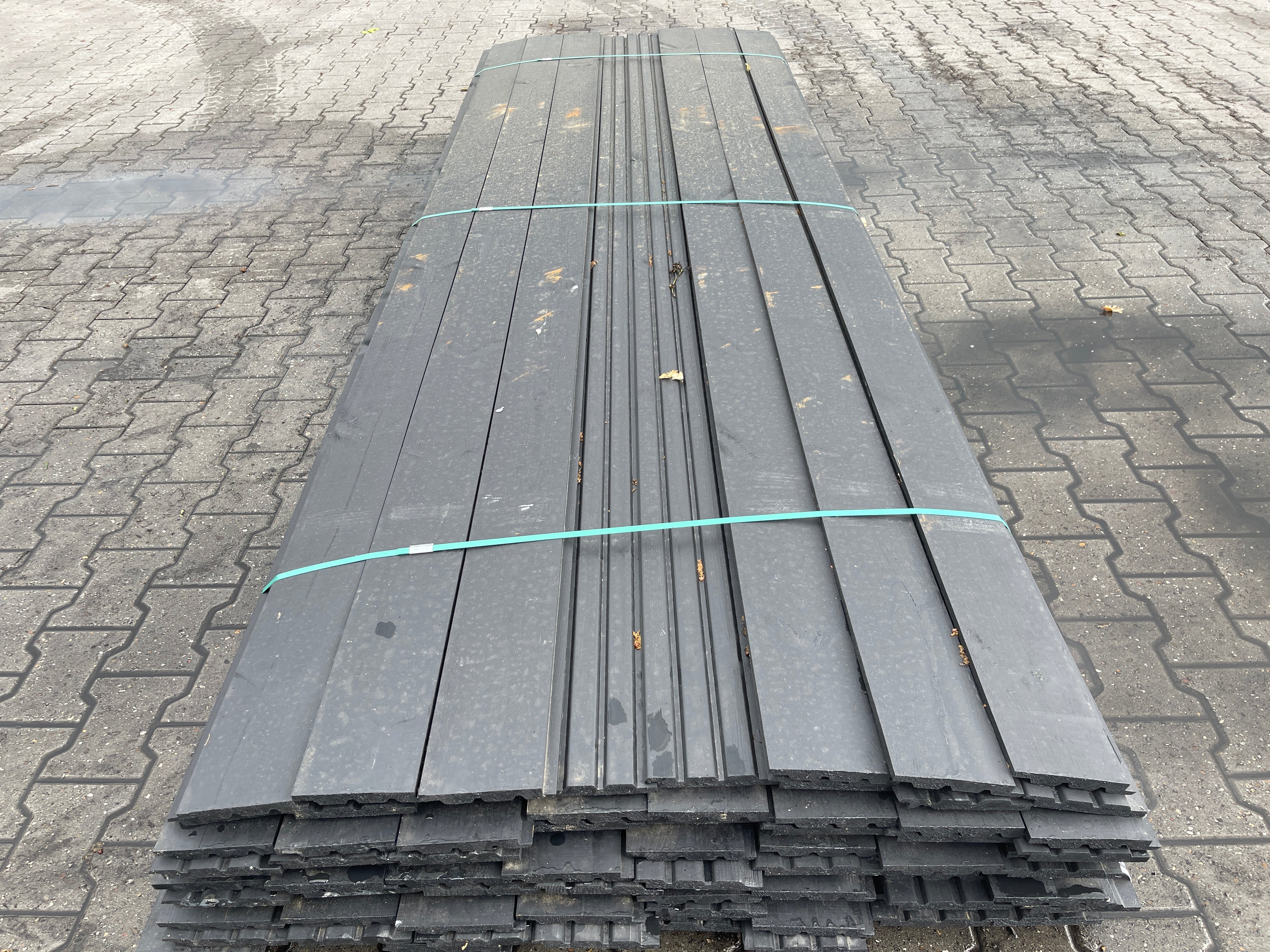 Douglas Design/Triple/Deens profiel Zwart Gecoat 22x142mm - Lengte 300cm, 78 stuks