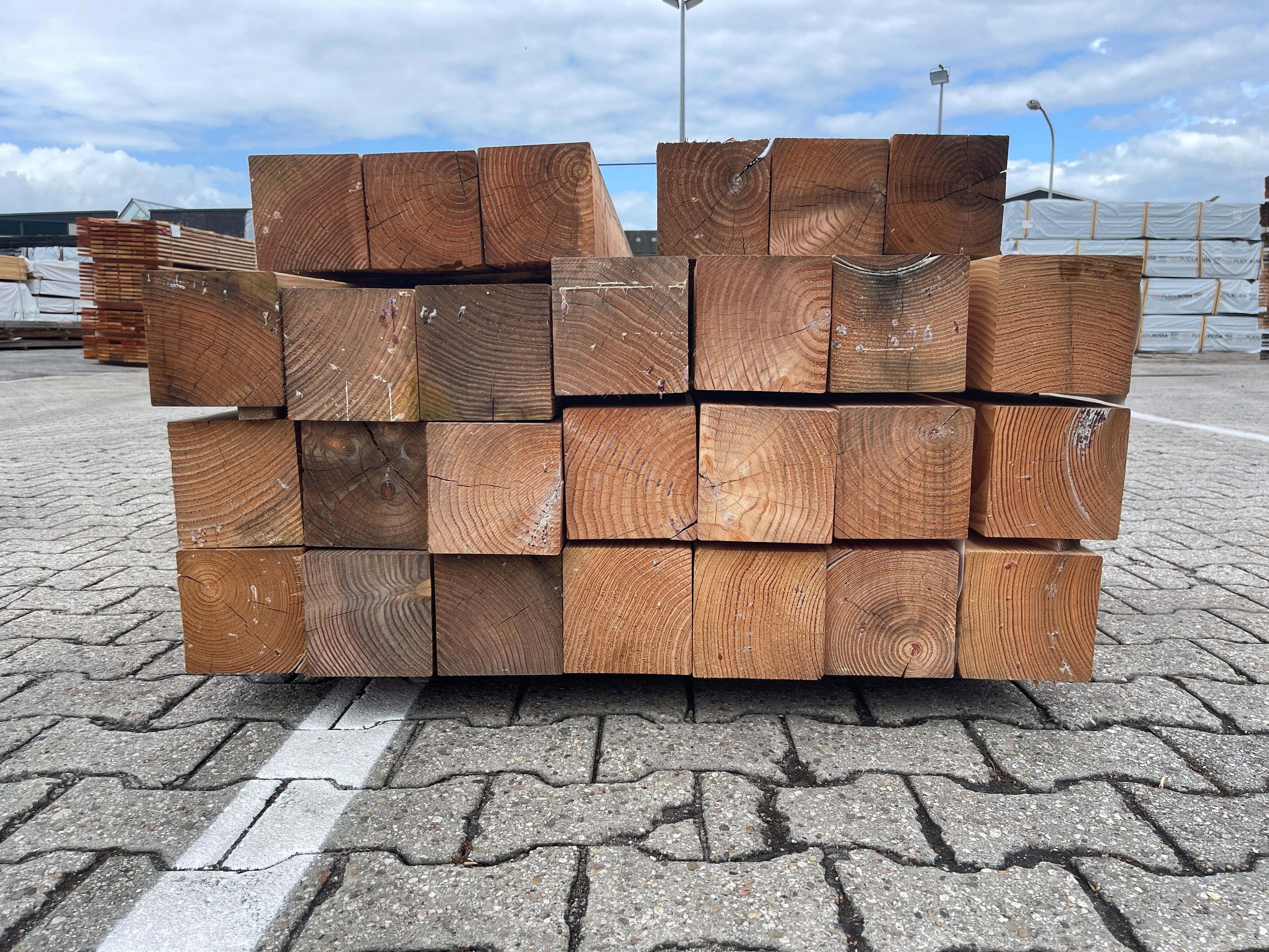Douglas Balken Geschaafd 140x140mm - Lengte 6/200cm, 21/250cm