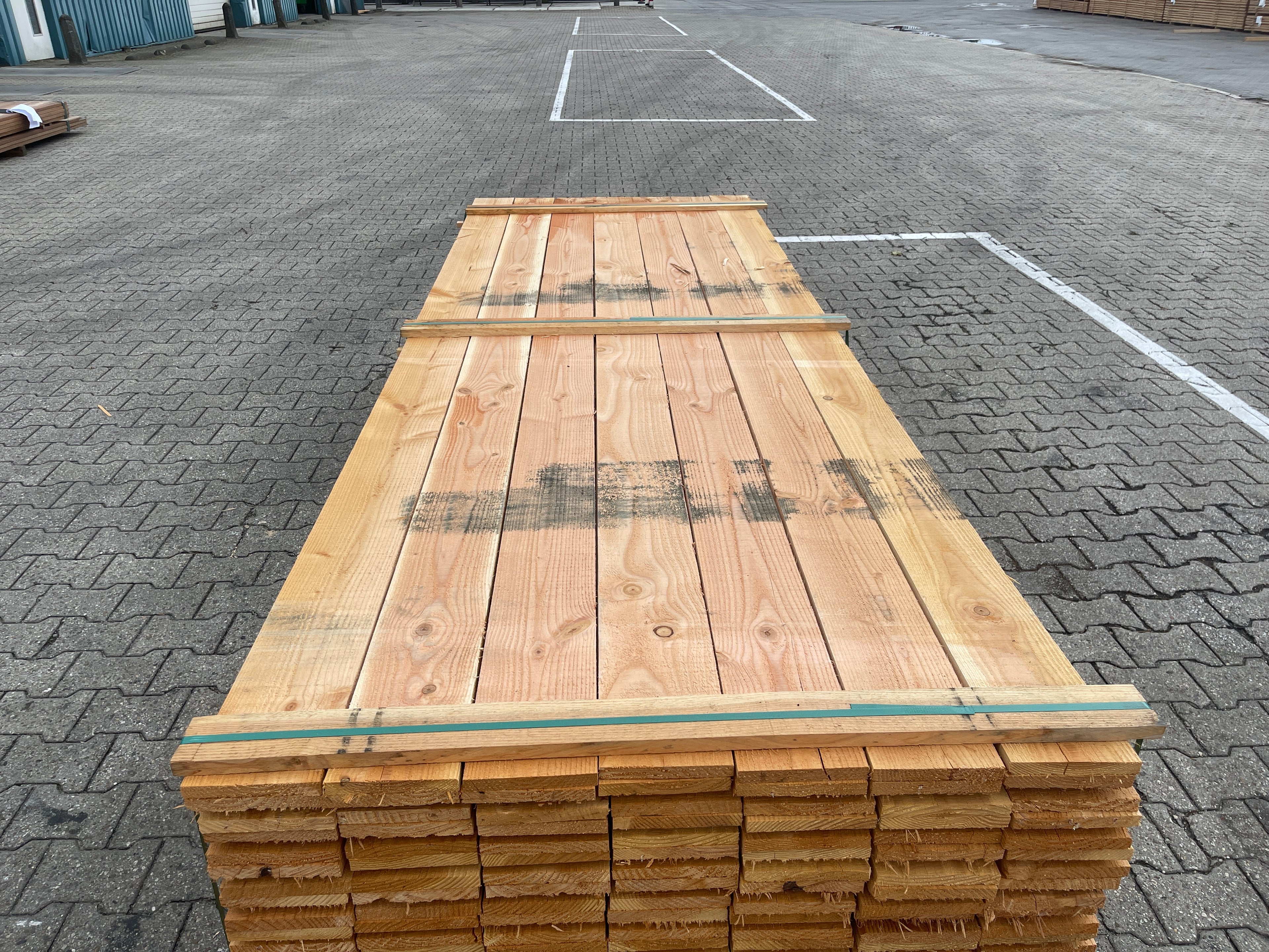 Douglas Planken Fijnbezaagd 18x150mm - Lengte 300cm, 154 stuks