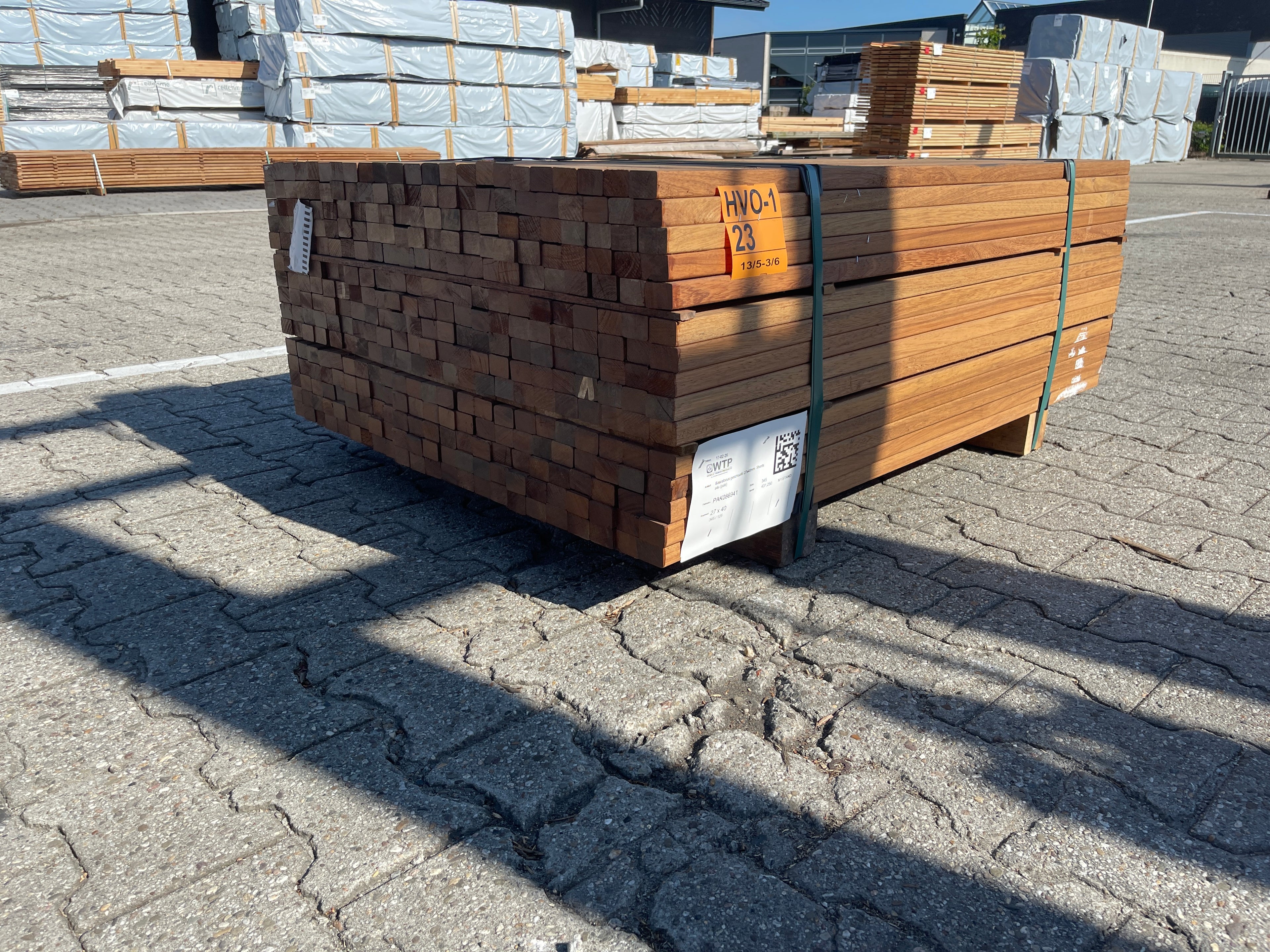 Guyana Teak Latten Geschaafd 27x40mm - Lengte 125cm, 345 stuks