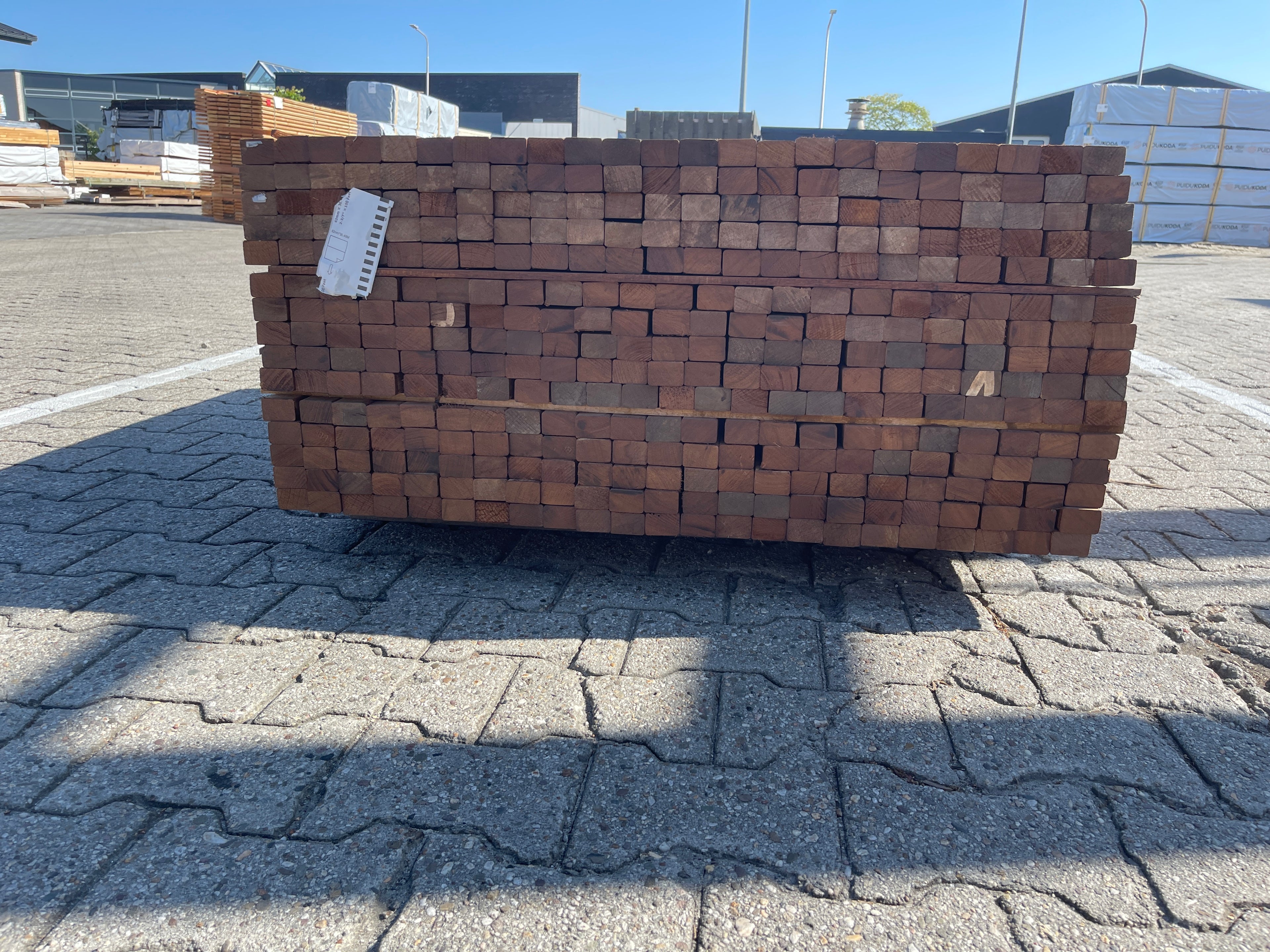 Guyana Teak Latten Geschaafd 27x40mm - Lengte 125cm, 345 stuks