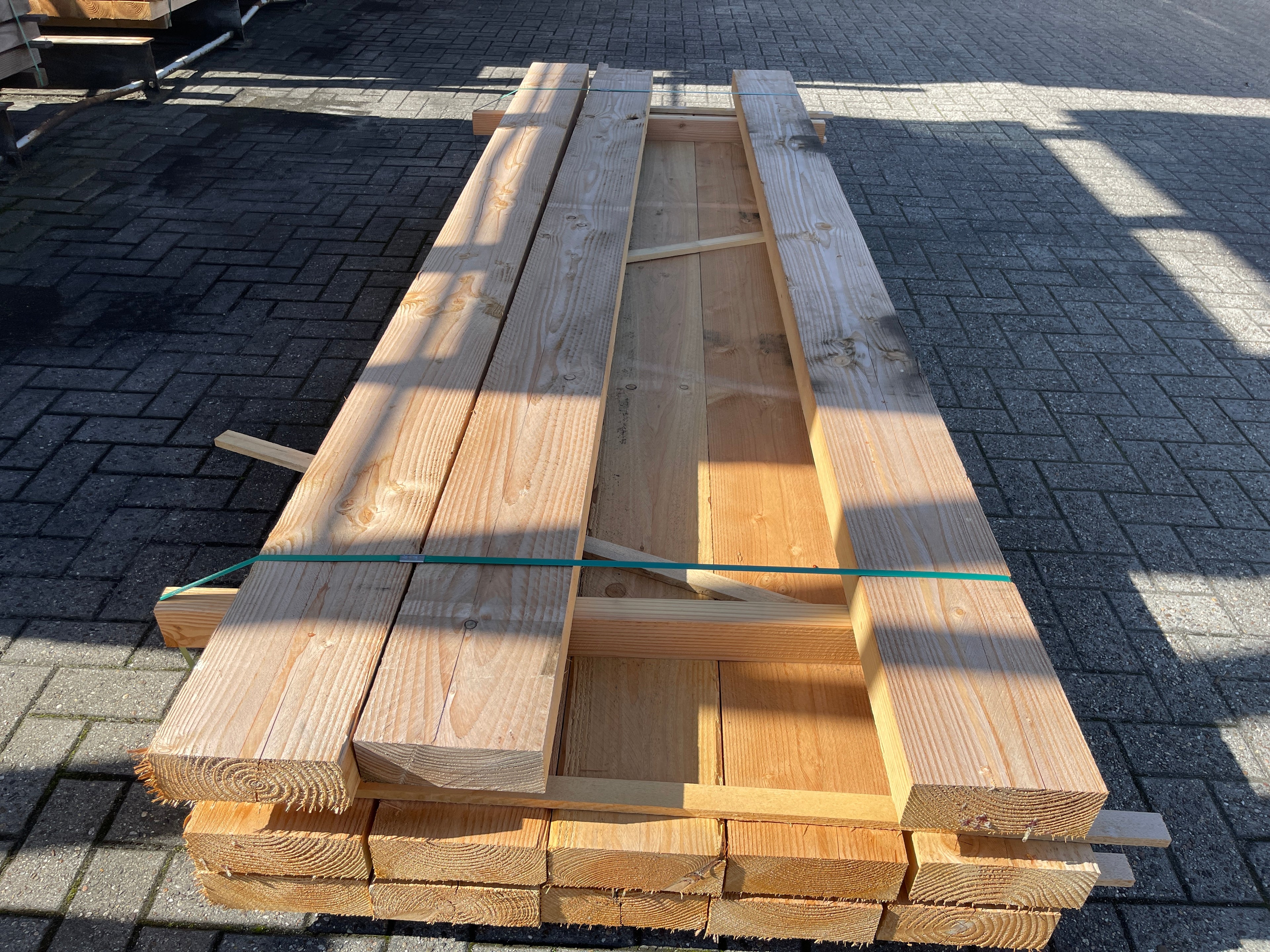 Douglas Balken Fijnbezaagd 75x200mm, Lengte 300cm, 13 stuks