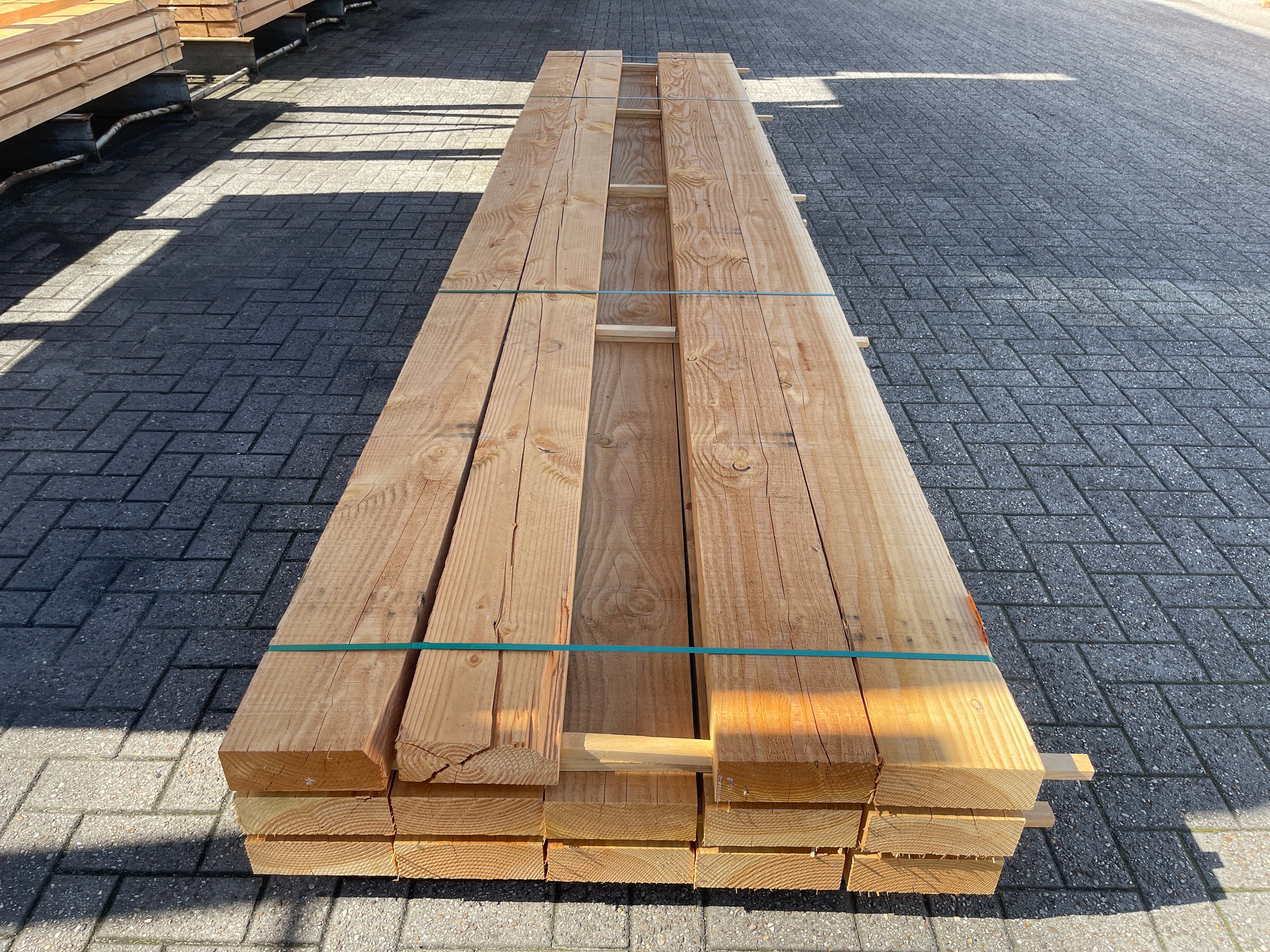 Douglas Balken Fijnbezaagd 75x200mm, Lengte 500cm, 14 stuks