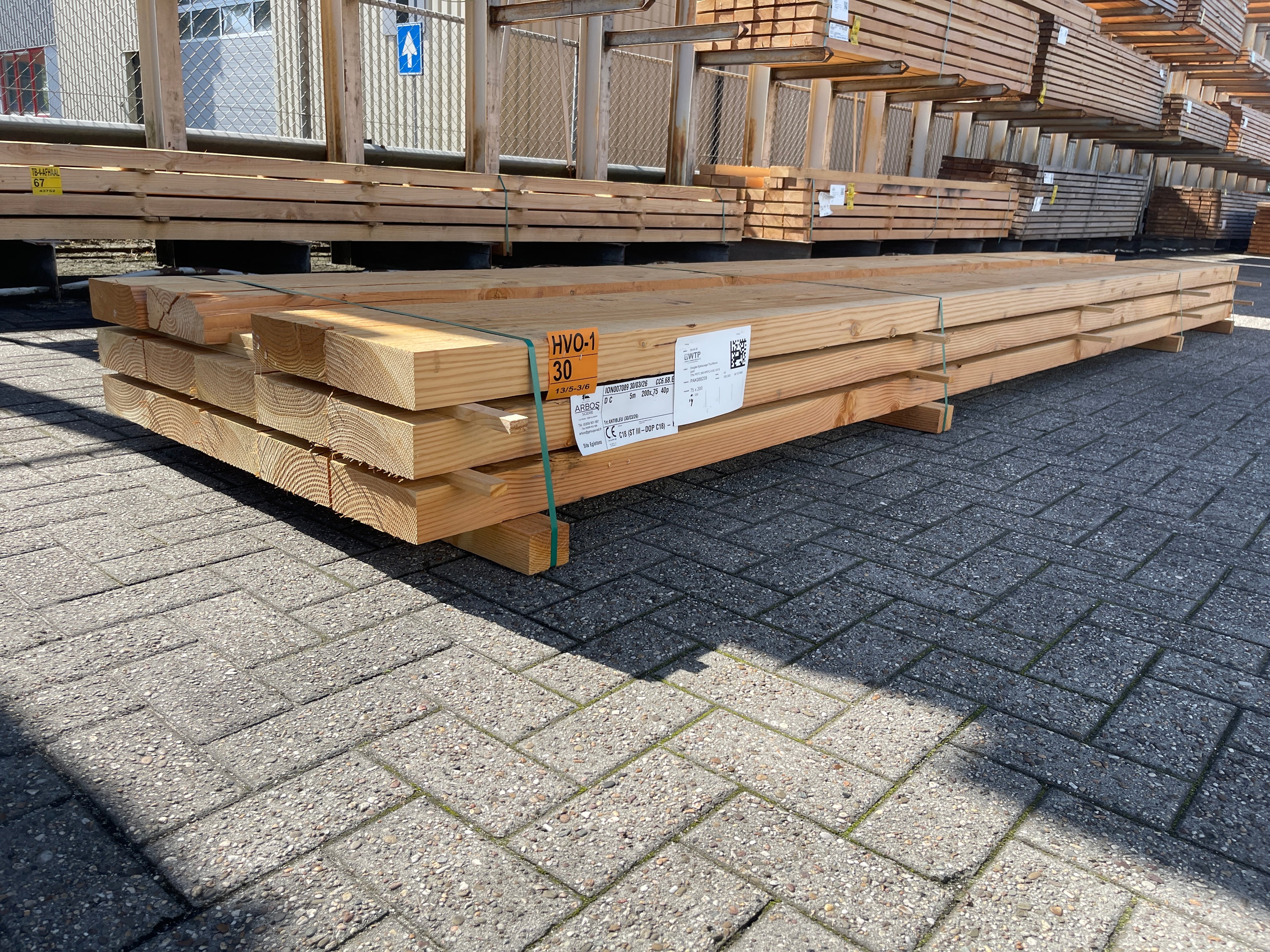 Douglas Balken Fijnbezaagd 75x200mm, Lengte 500cm, 14 stuks