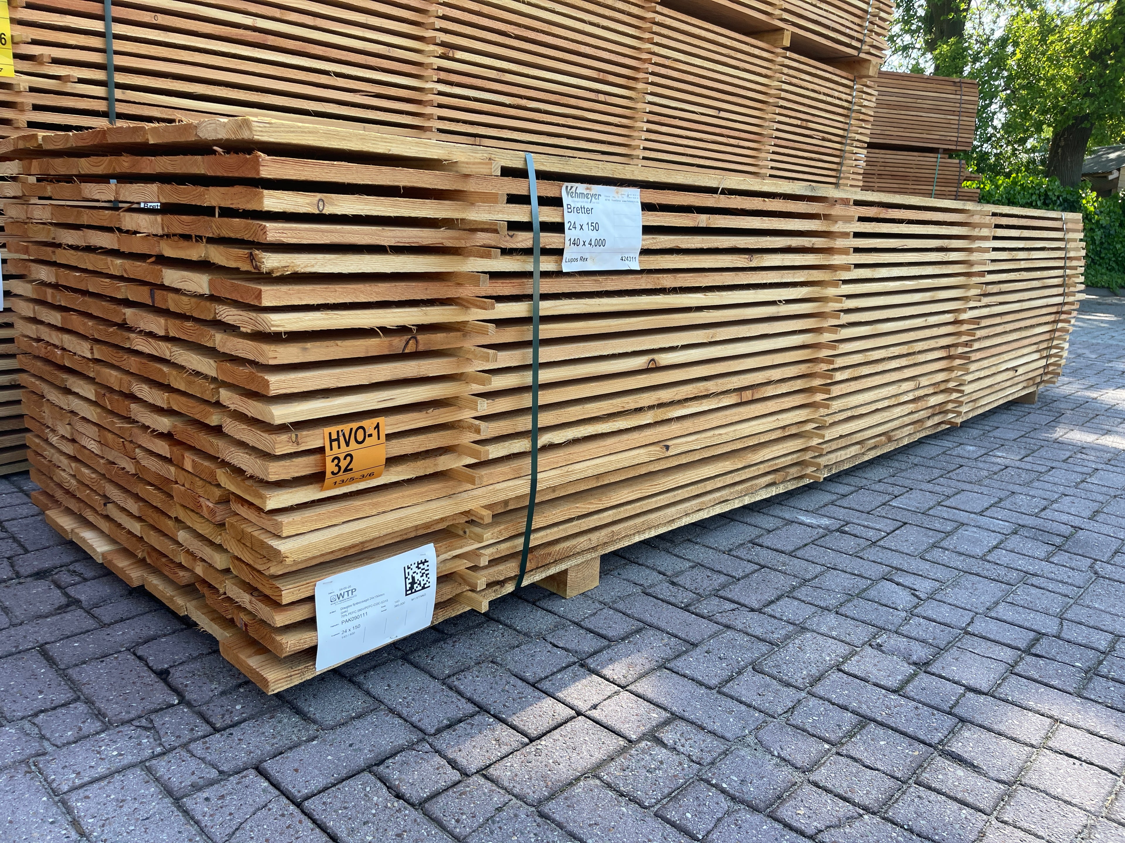 Douglas Planken Fijnbezaagd 24x150mm, Lengte 400cm, 140 stuks