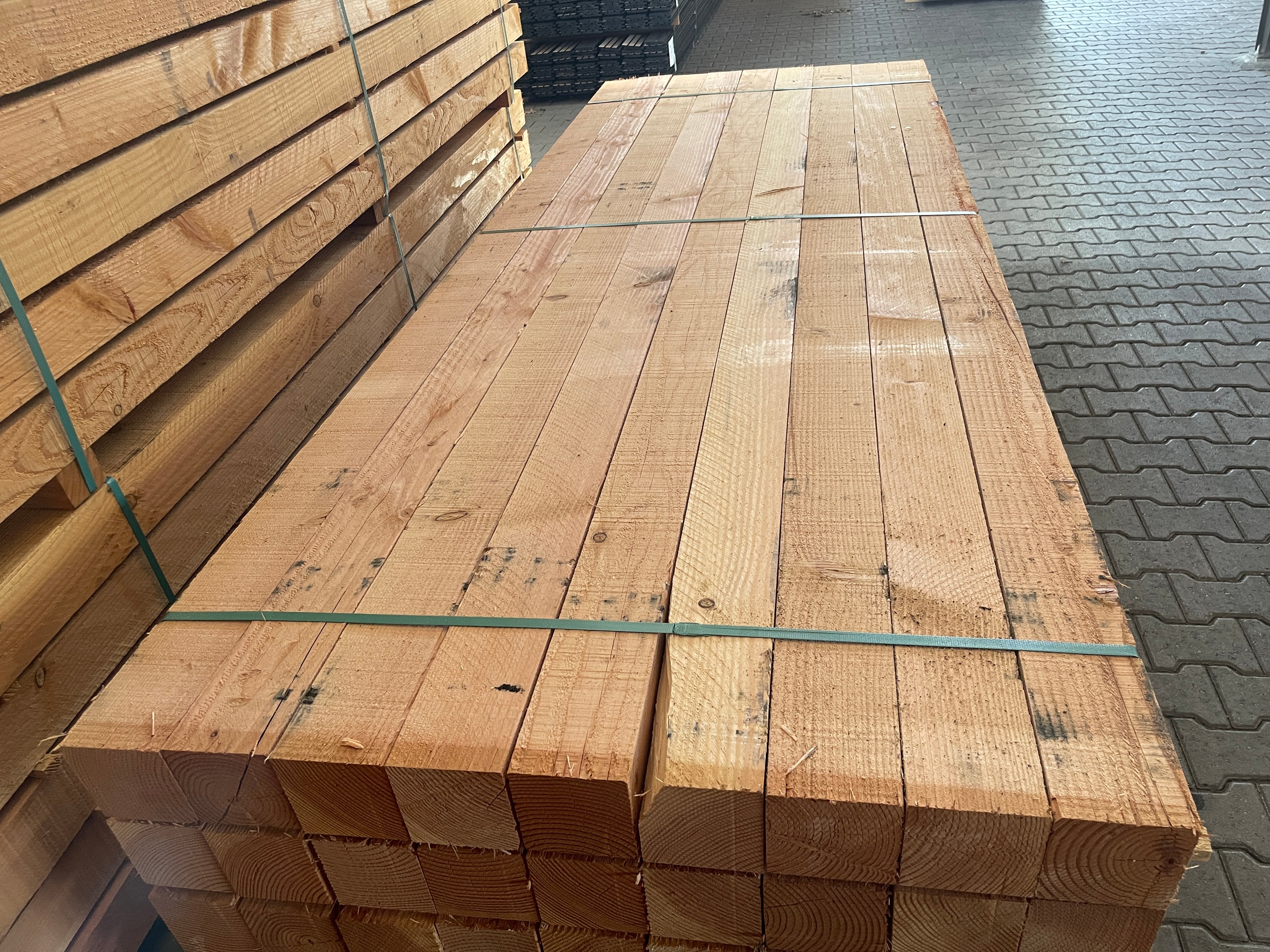 Douglas Balken Fijnbezaagd 120x120mm - lengte 300cm, 45 stuks