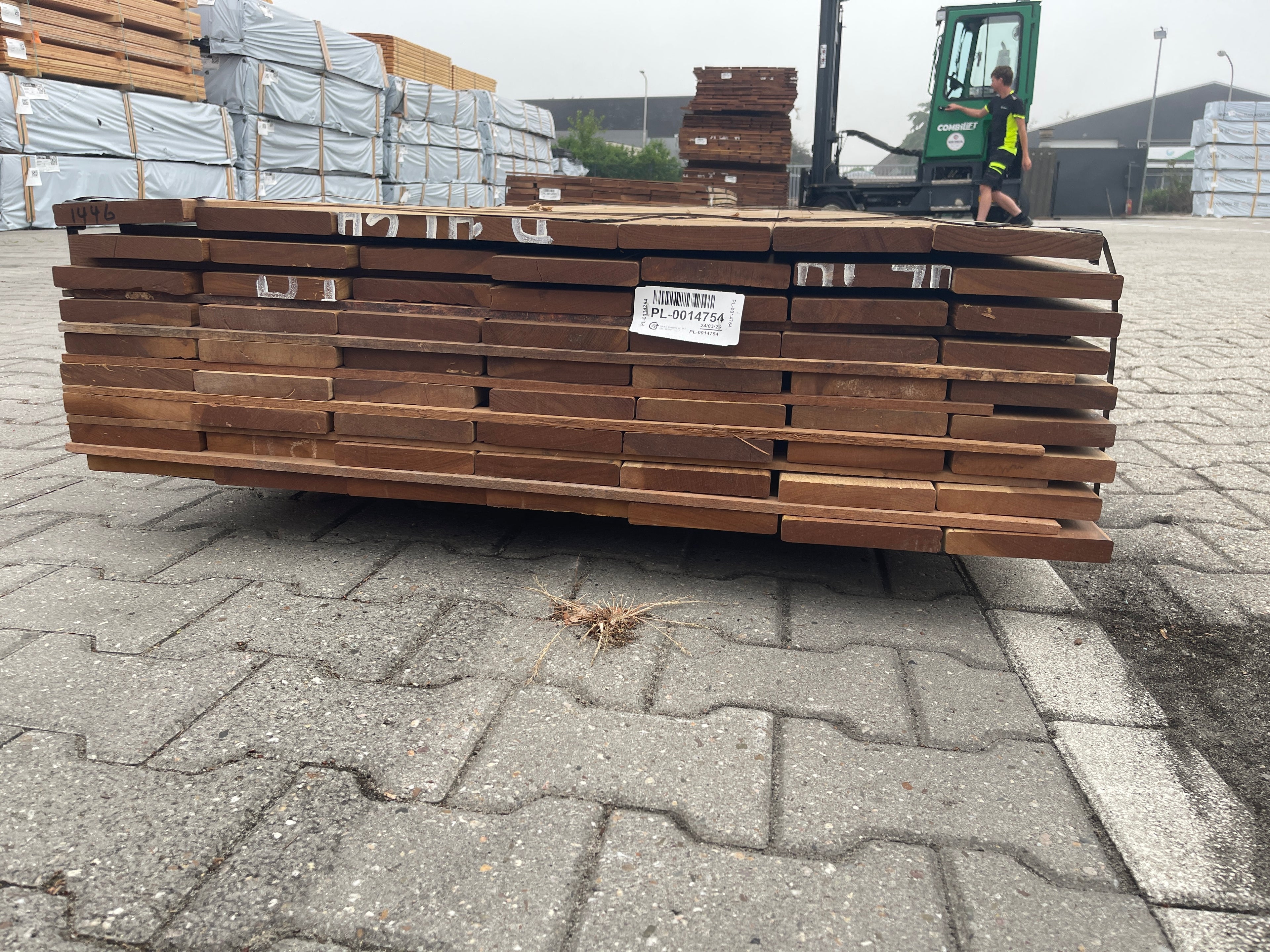 Guyana Ipé Geschaafd 21x140mm (Country Grade) - lengte 305cm, 63 stuks