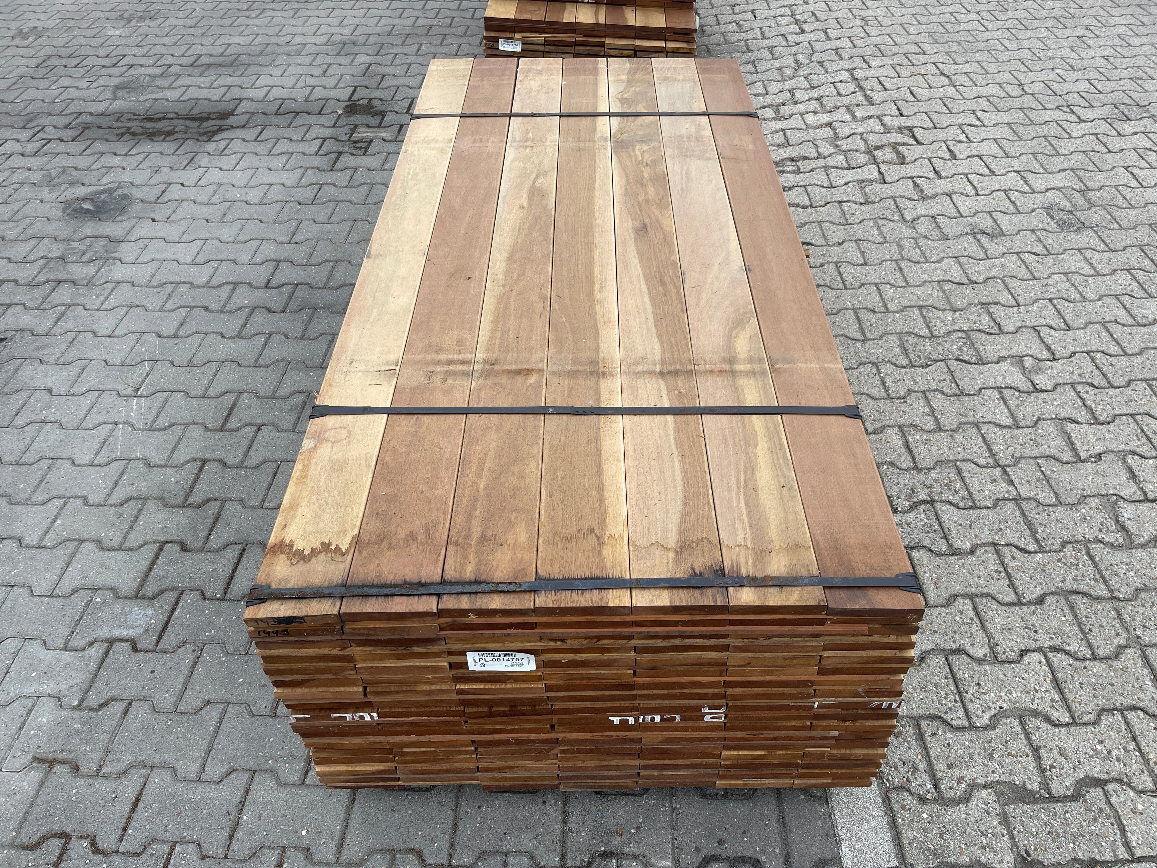 Guyana Ipé Geschaafd 21x140mm (Country Grade) - lengte 215cm, 119 stuks