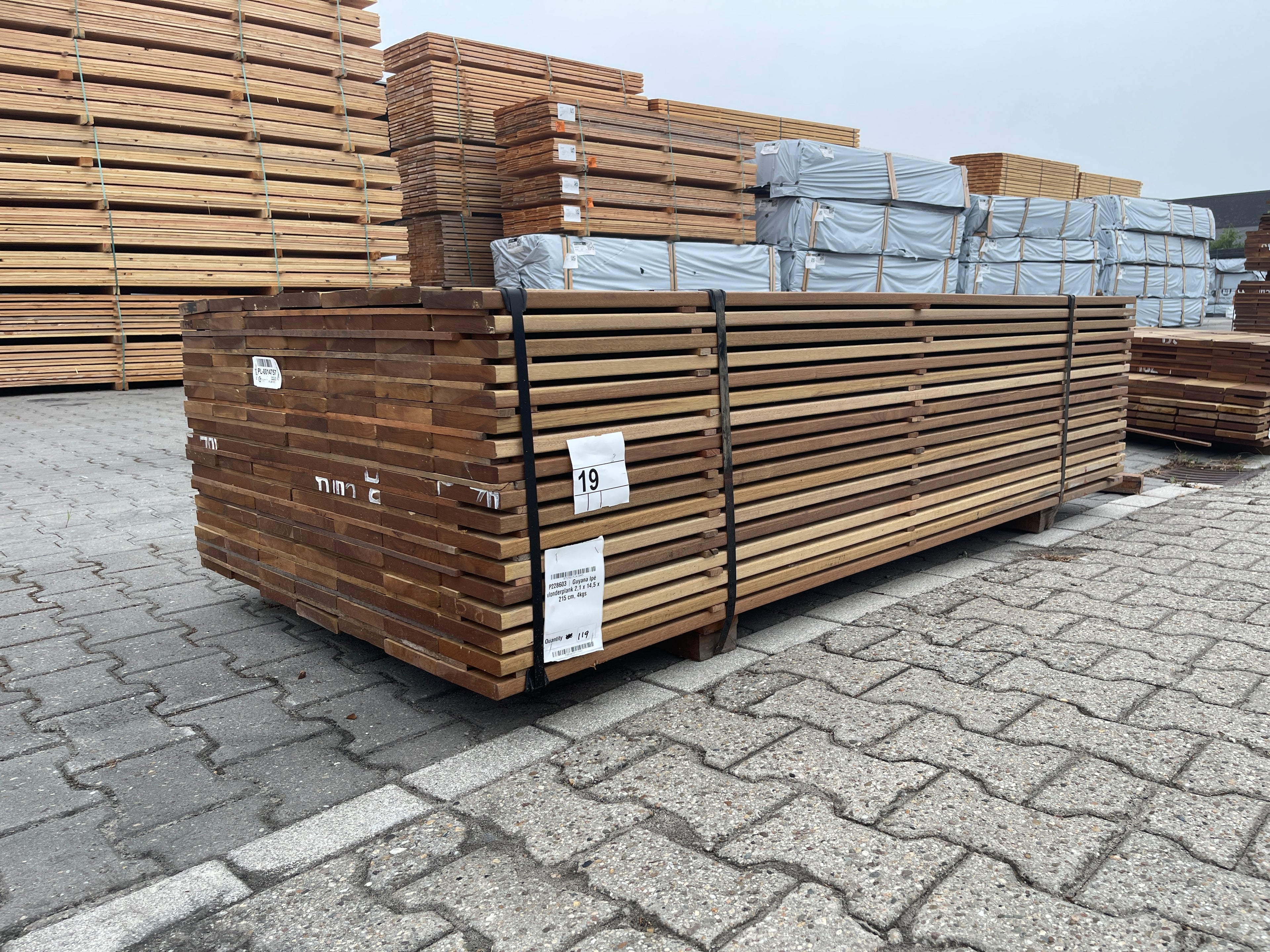Guyana Ipé Geschaafd 21x140mm (Country Grade) - lengte 215cm, 119 stuks