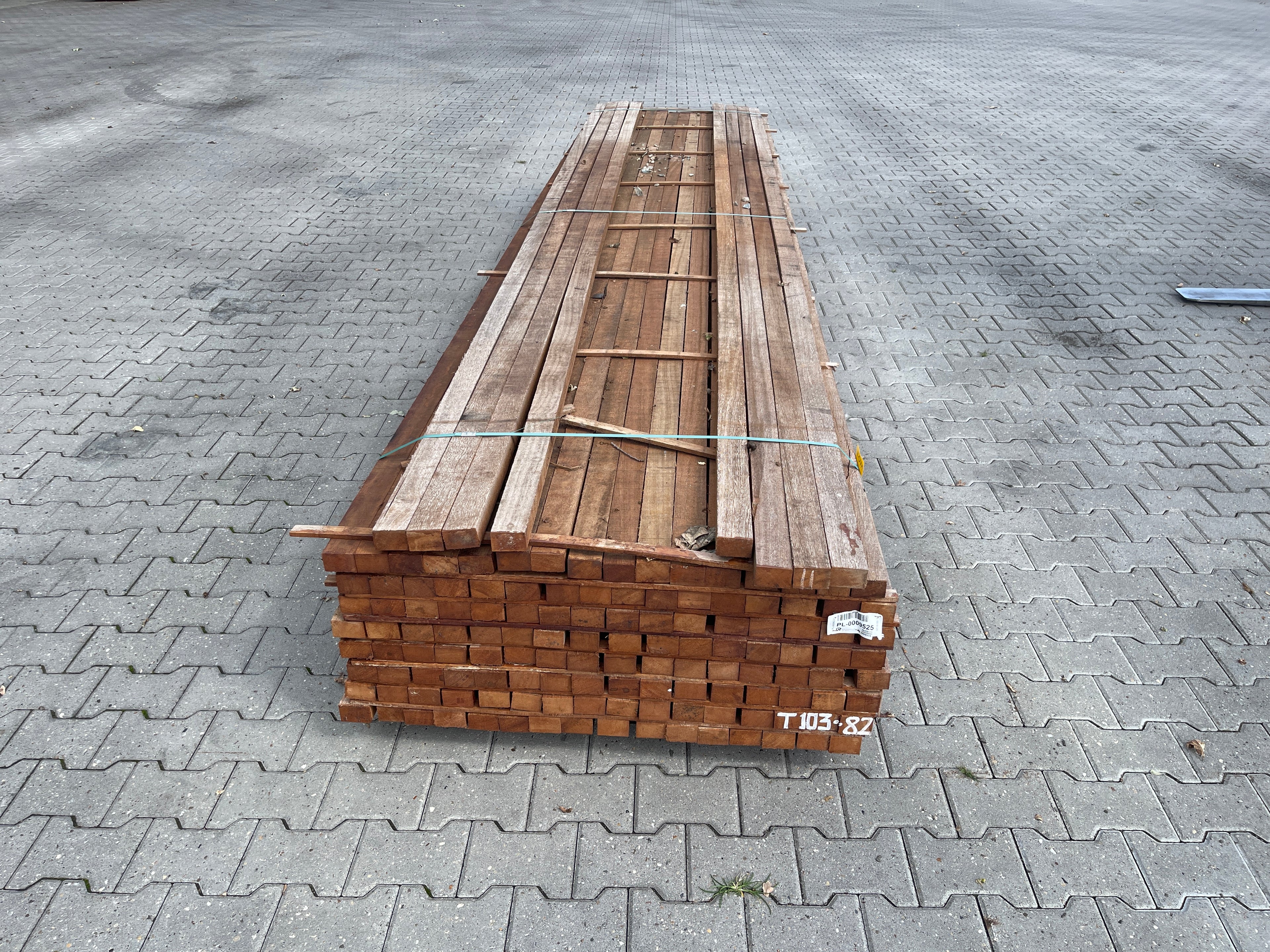 Angelim Pedra Onderliggers Fijnbezaagd 40x60mm - lengte 435cm, 136 stuks