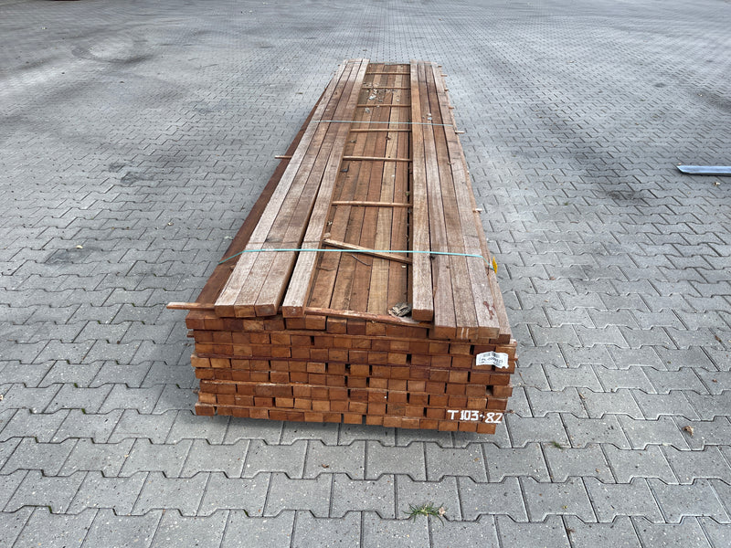 Angelim Pedra Onderliggers Fijnbezaagd 40x60mm - lengte 435cm, 136 stuks