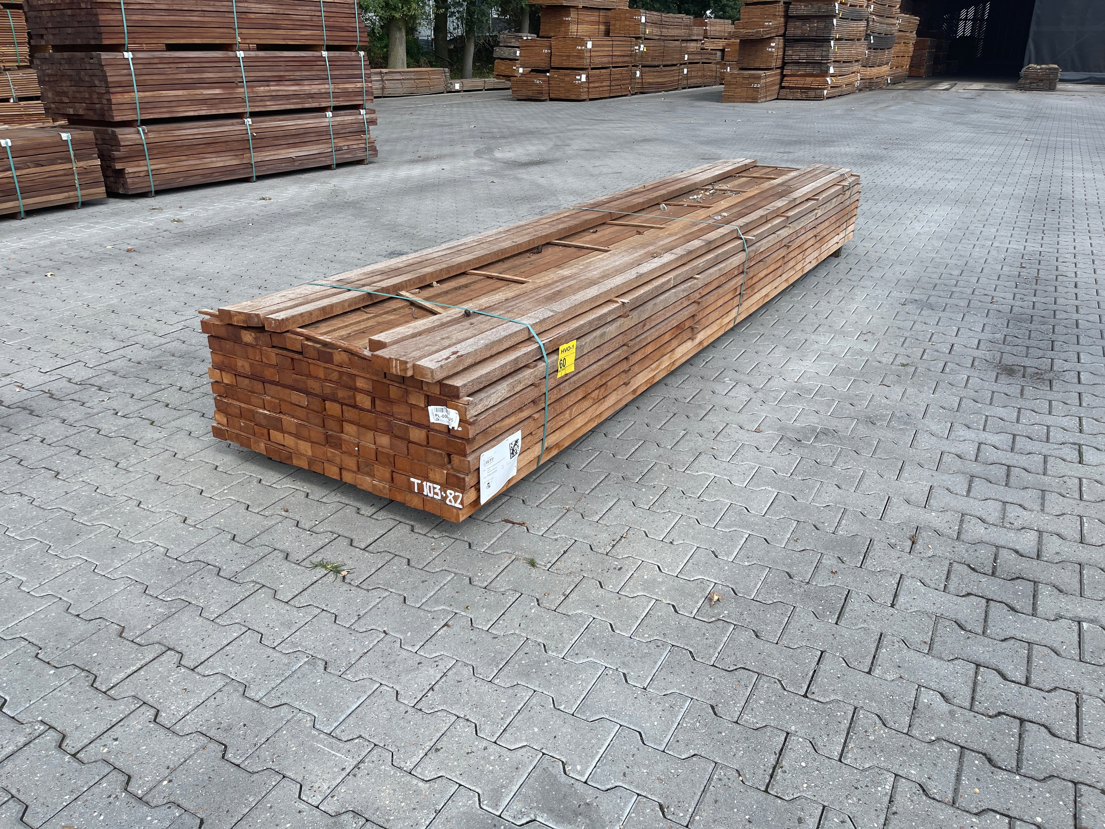 Angelim Pedra Onderliggers Fijnbezaagd 40x60mm - lengte 435cm, 136 stuks