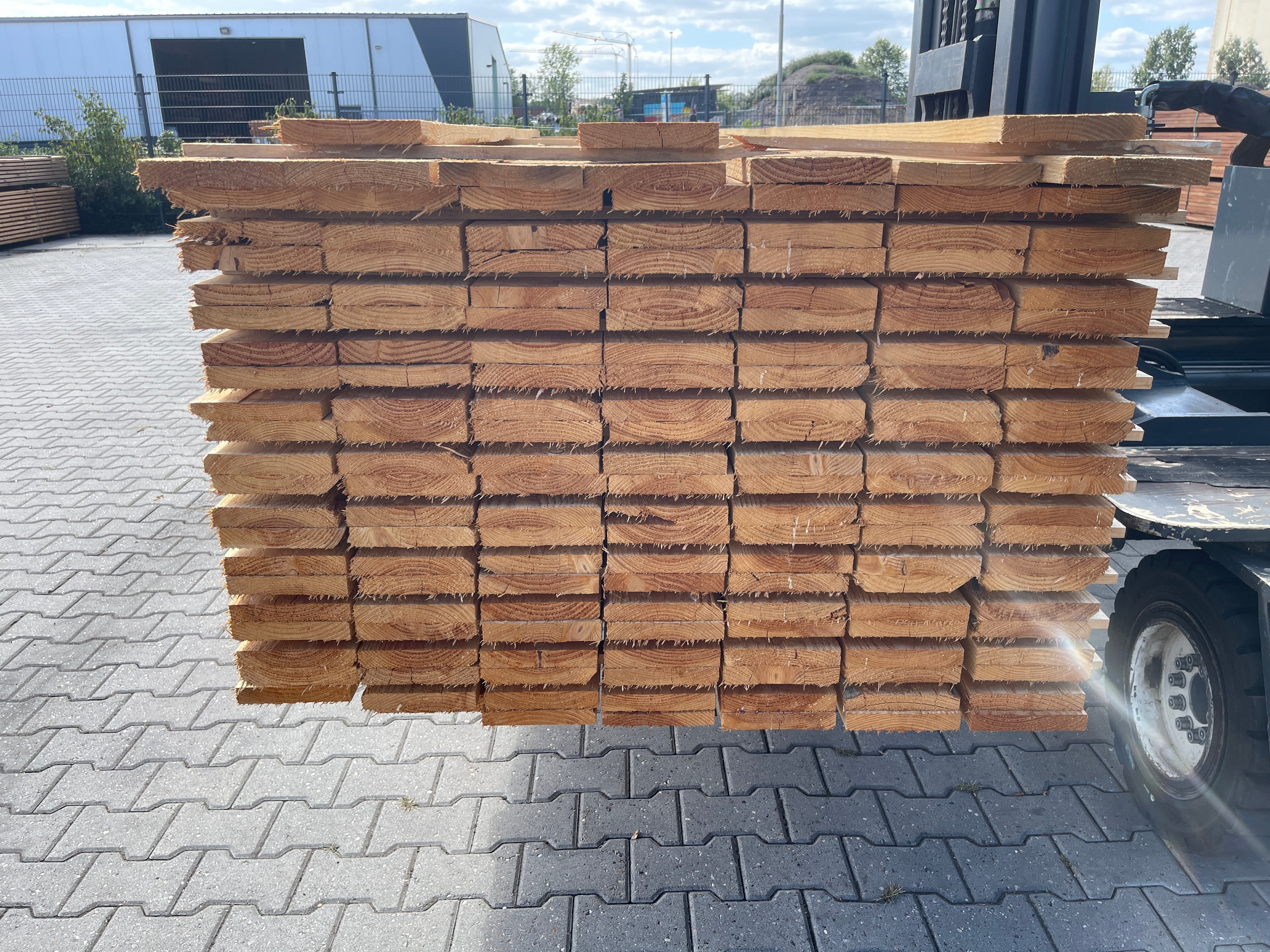 Douglas Planken Fijnbezaagd 25x150mm - Lengte 300cm, 157 stuks