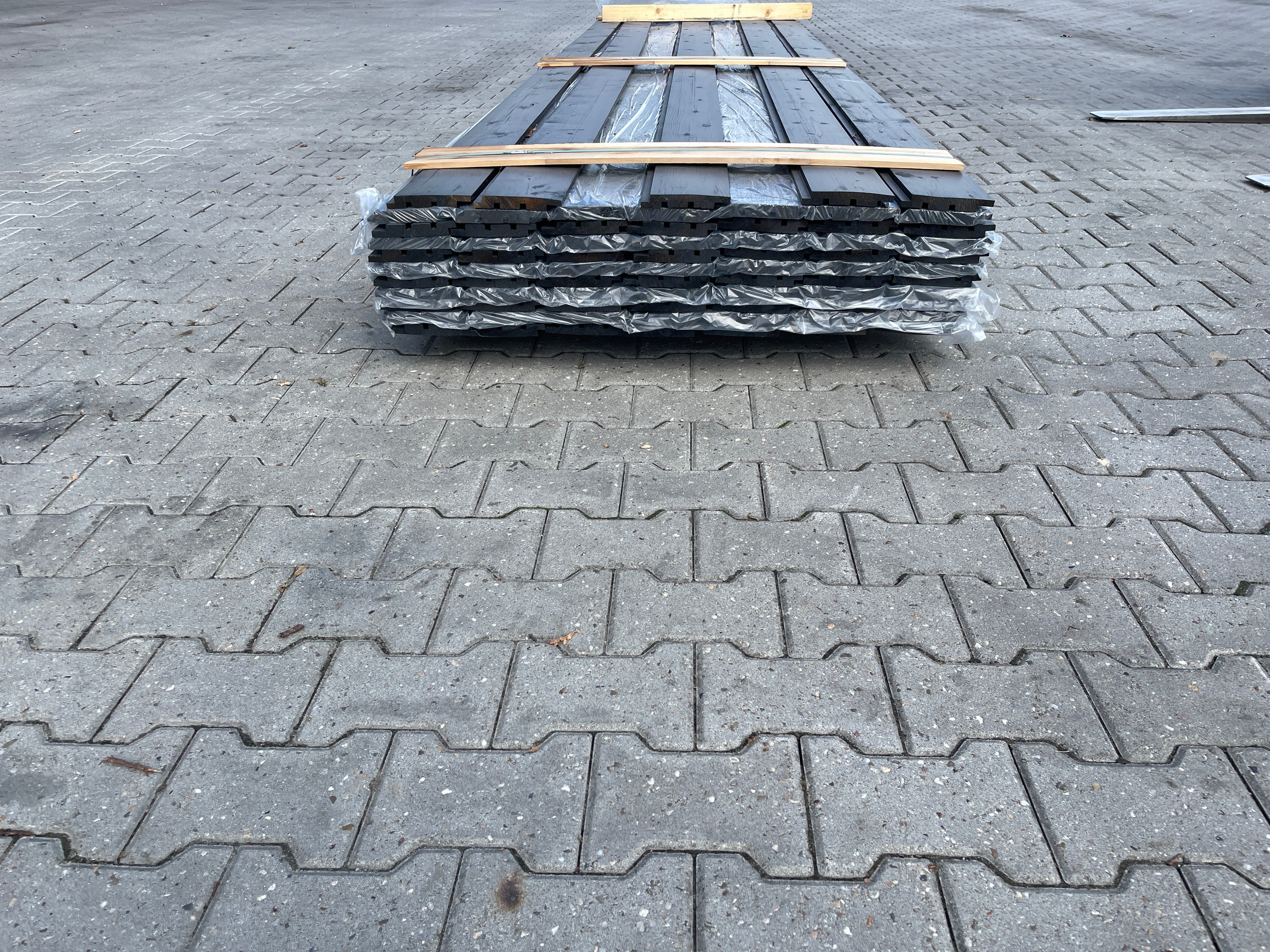 Grenen Design Profiel Zwart Gecoat 21x145mm - Lengte 420cm, 75 stuks