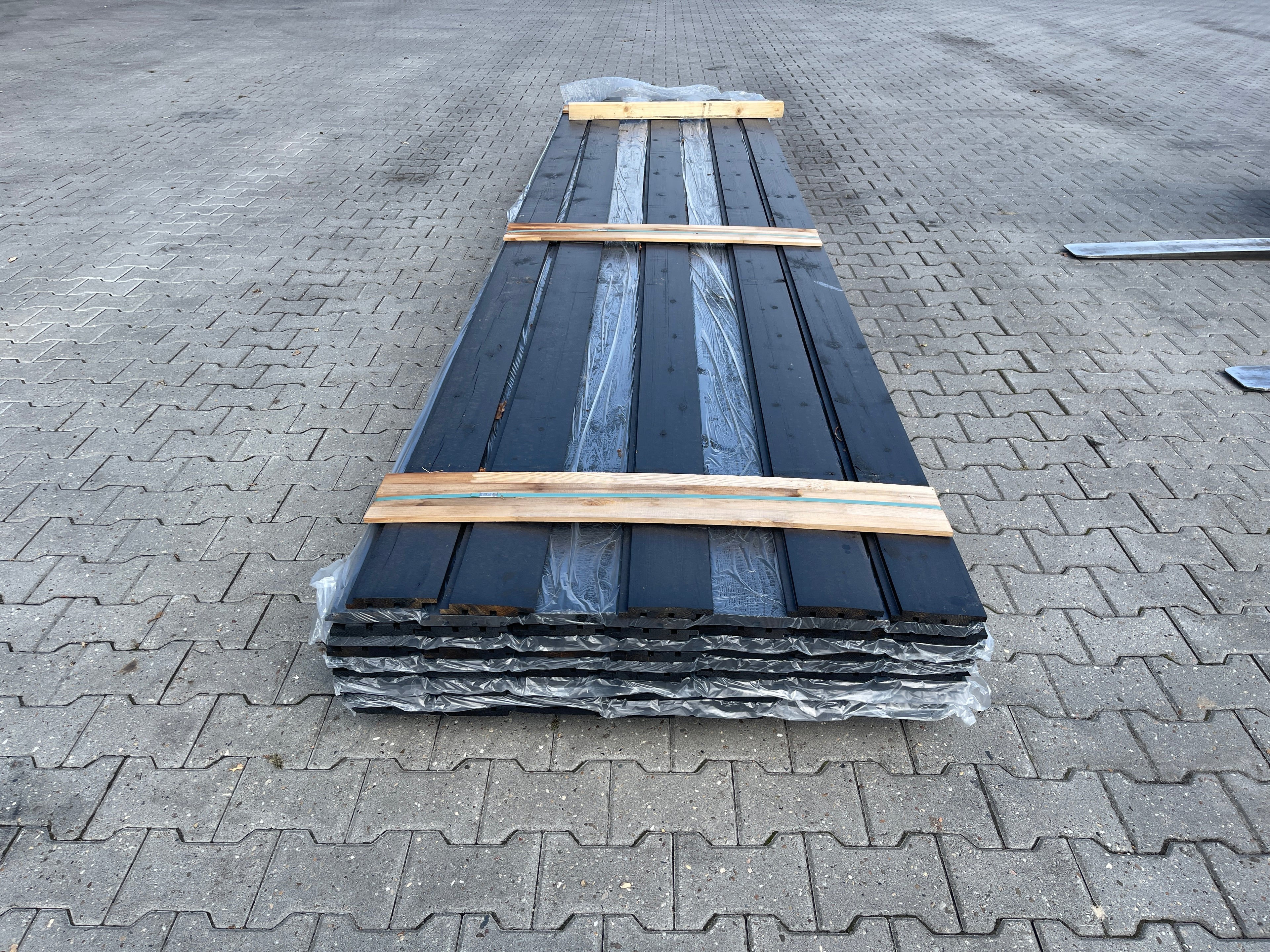 Grenen Design Profiel Zwart Gecoat 21x145mm - Lengte 420cm, 75 stuks