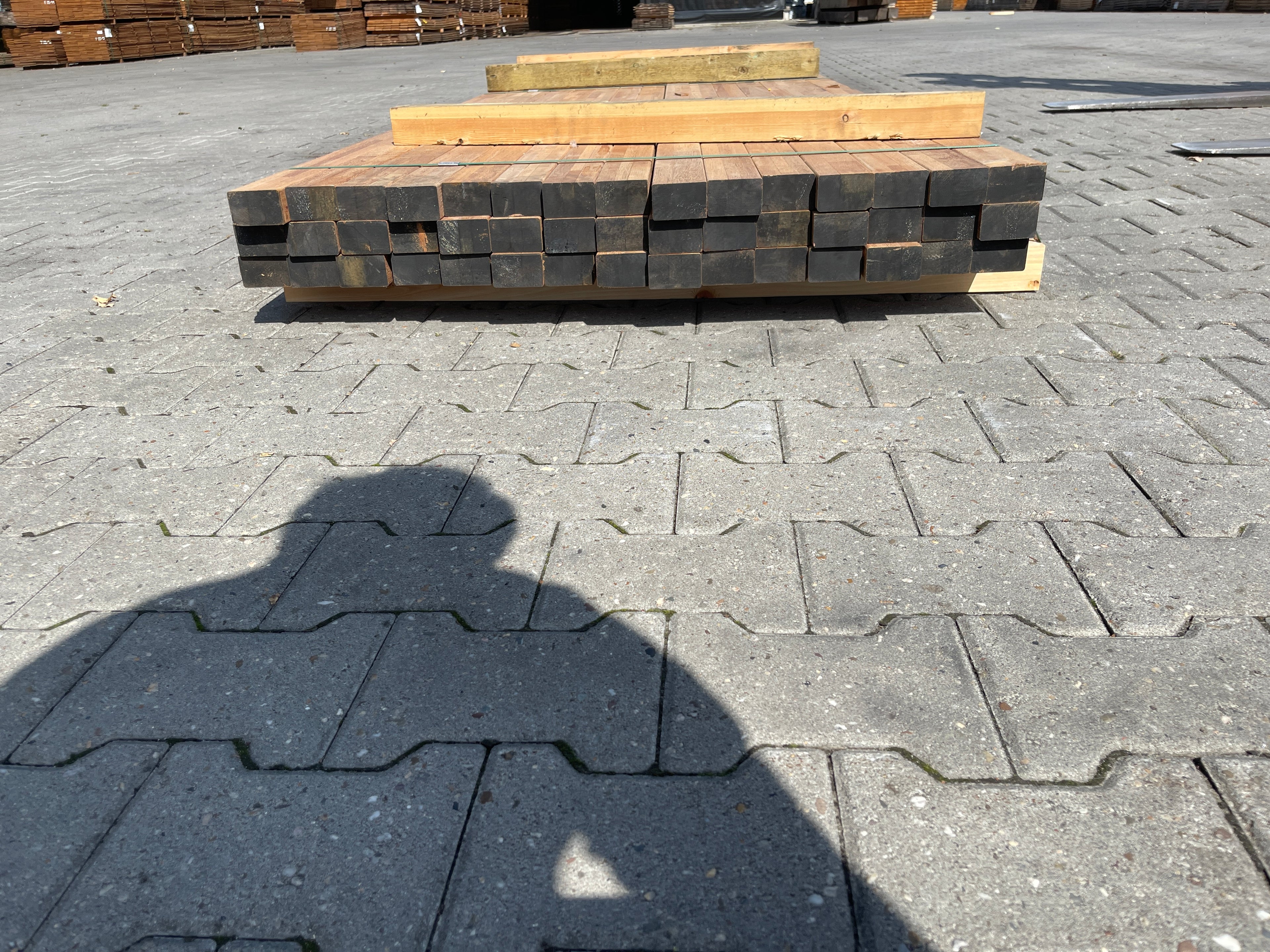 Bankirai Onderliggers Geschaafd Gevingerlast 44x68mm - Lengte 400cm, 45 stuks