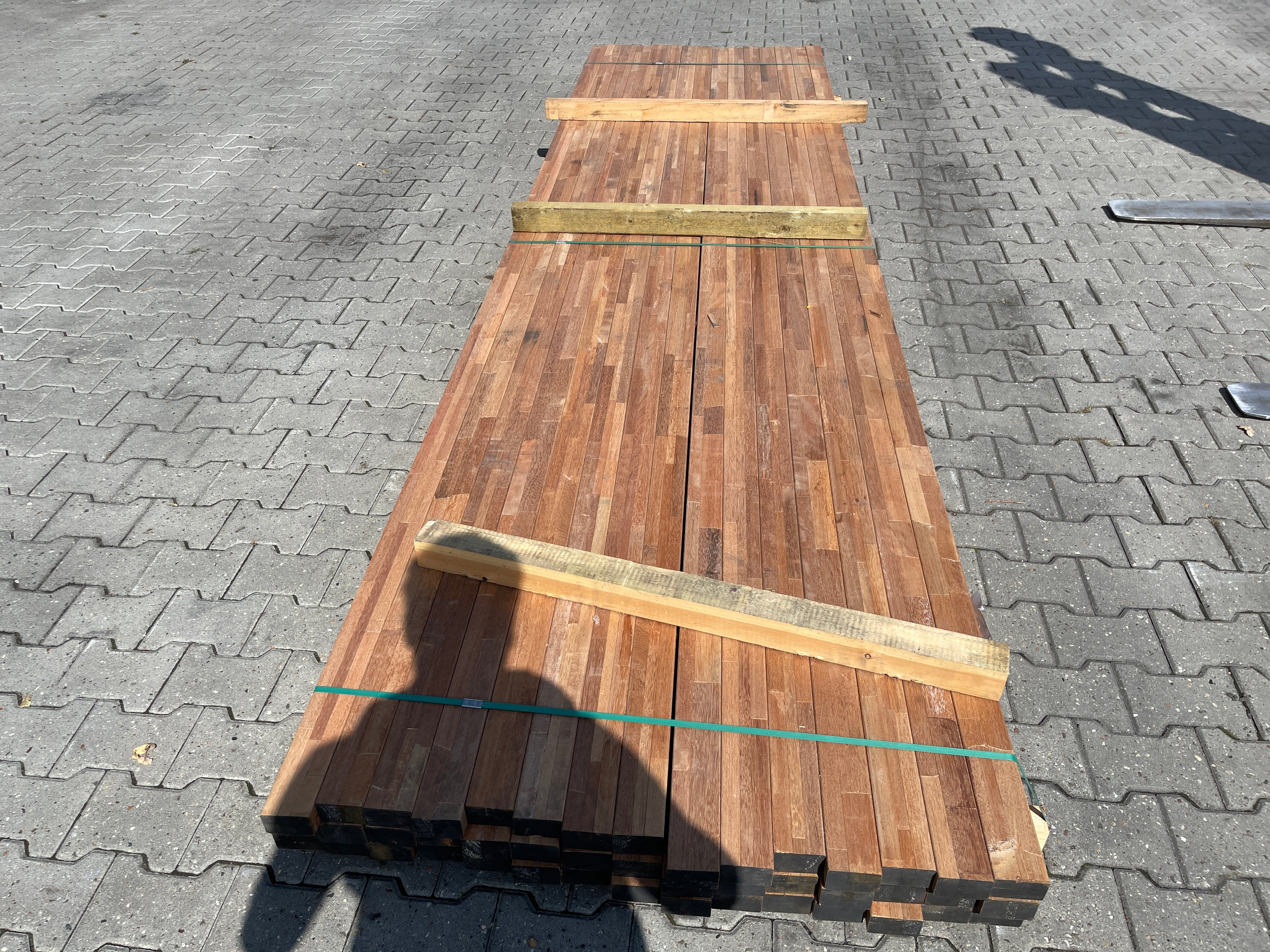 Bankirai Onderliggers Geschaafd Gevingerlast 44x68mm - Lengte 400cm, 45 stuks