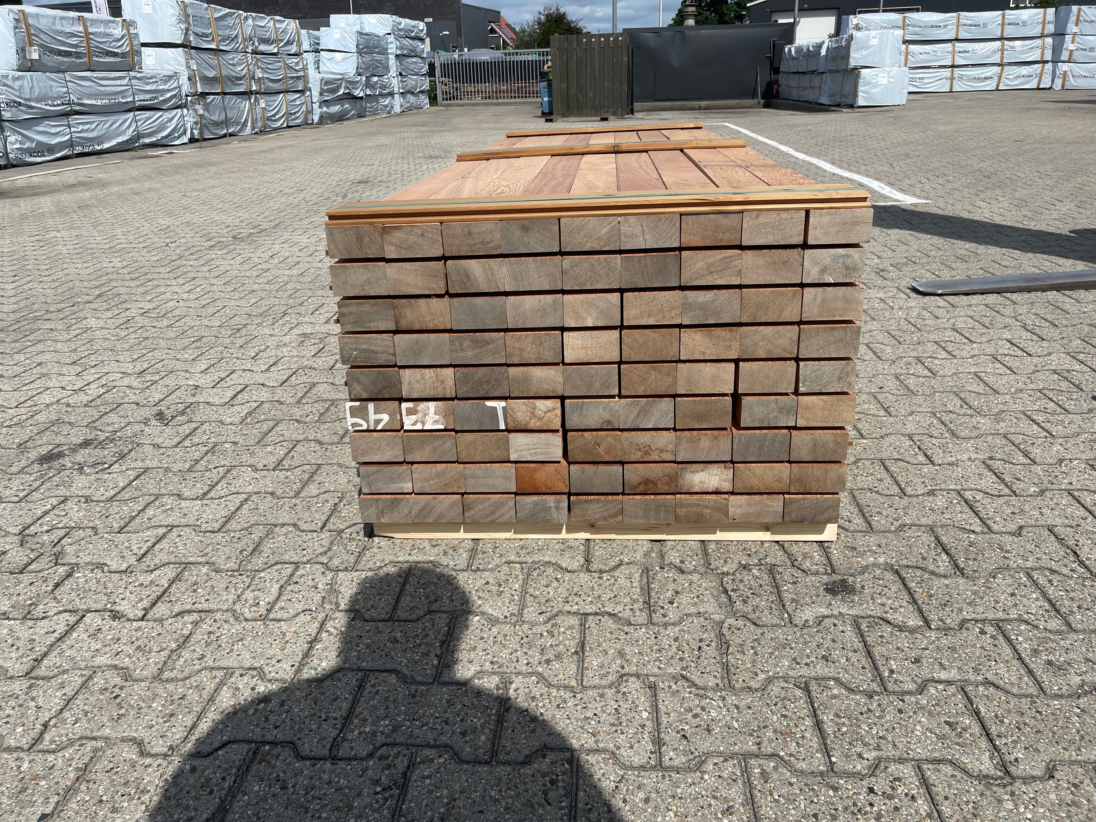Angelim Pedra Balken Geschaafd 50x100mm - Lengte 250cm, 81 stuks